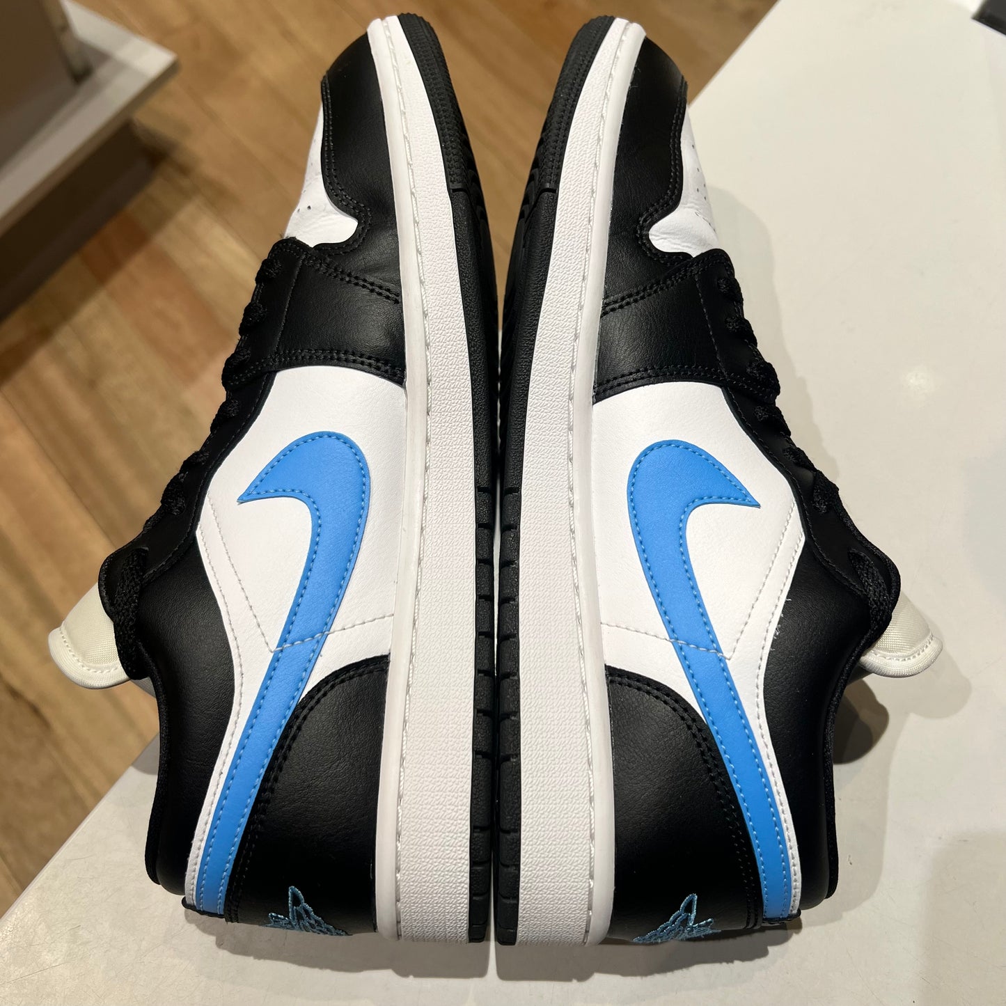 Jordan 1 Low Black University Blue White Pre-owned M US10