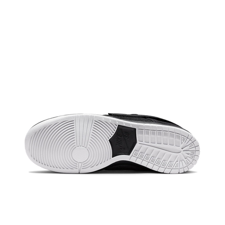 Nike SB Dunk Low Gnarhunters