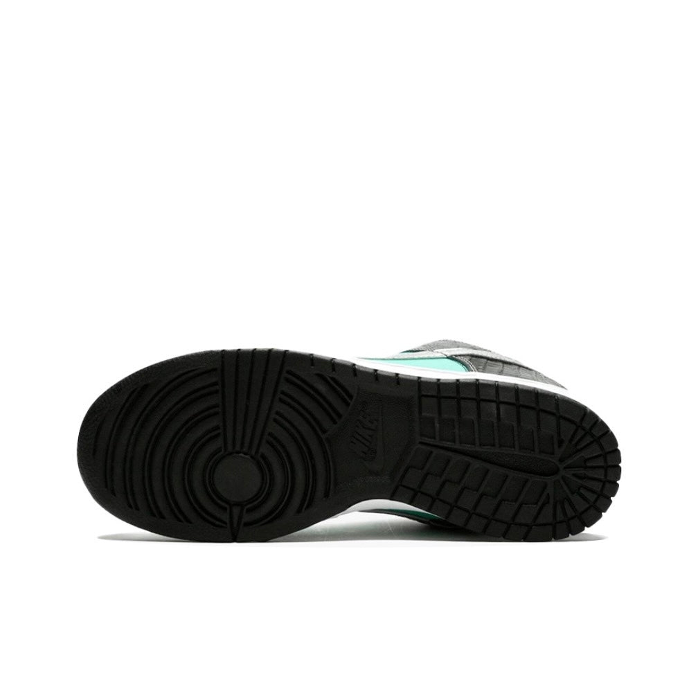 Nike SB Dunk Low Diamond Supply Co.