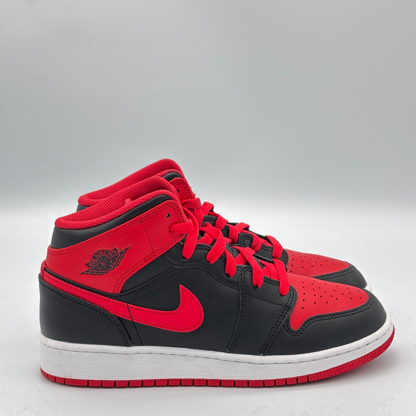 Jordan 1 Mid Alternate Bred Pre-owned US6Y