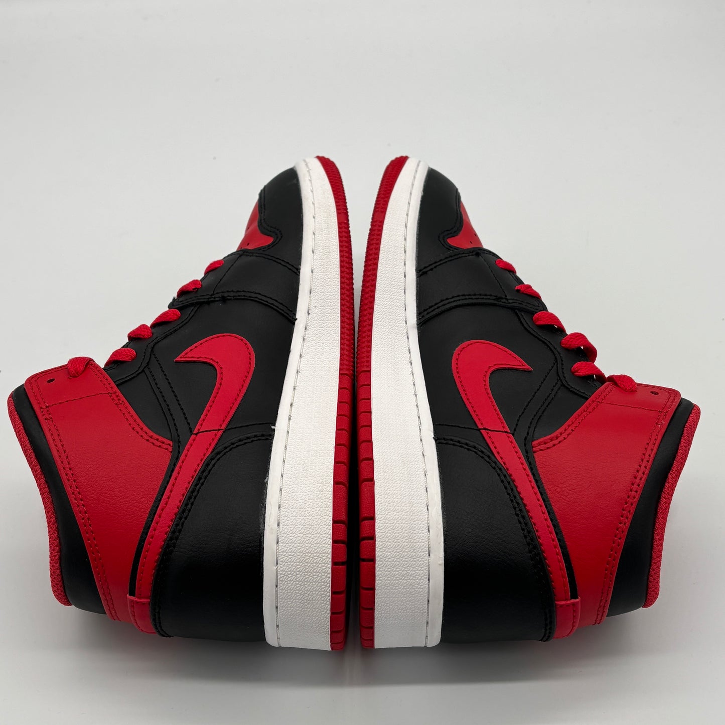 Jordan 1 Mid Alternate Bred Pre-owned US6Y