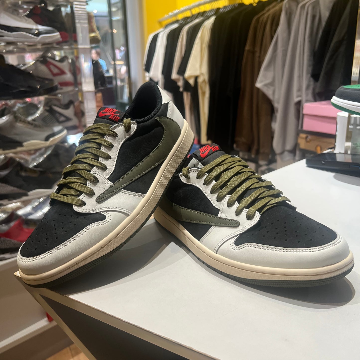 Jordan 1 Retro Low OG SP Travis Scott Olive (Women’s) Pre-owned WUS12/US10.5