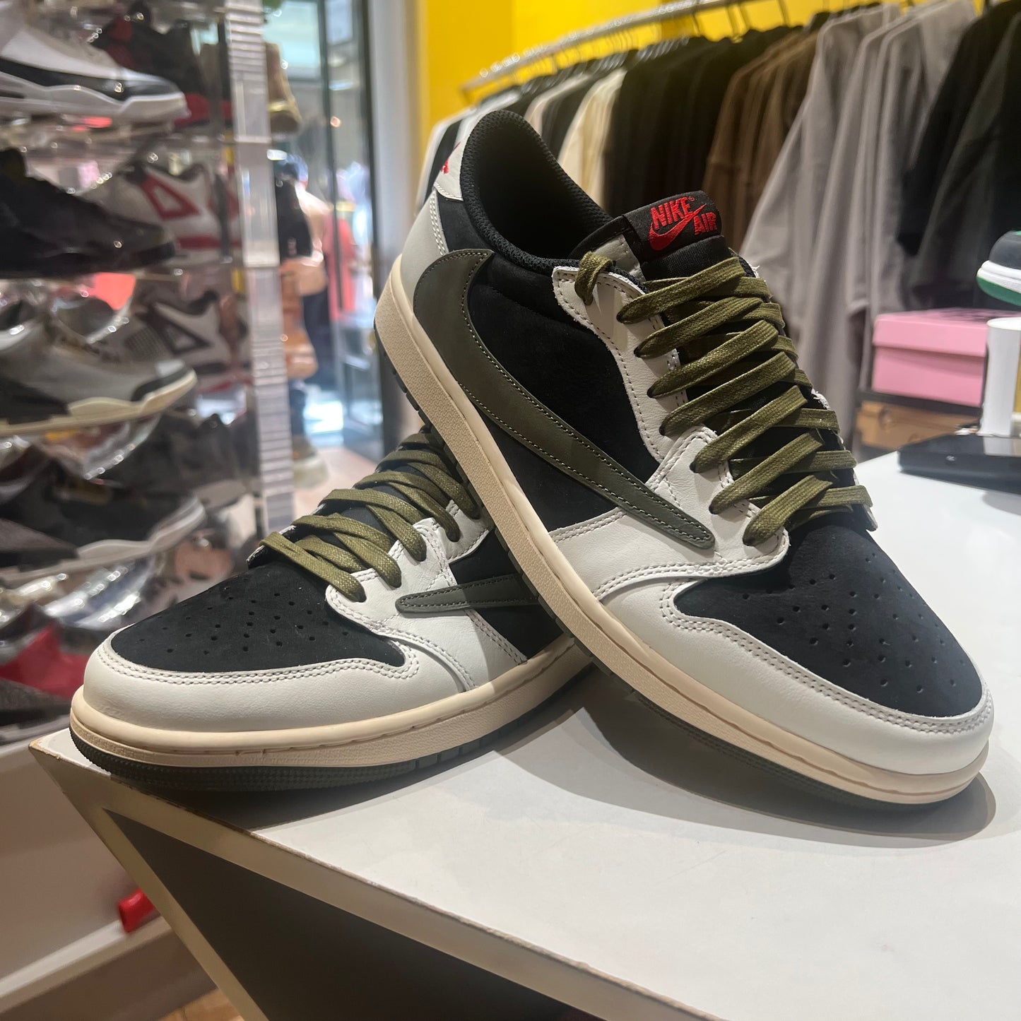 Jordan 1 Retro Low OG SP Travis Scott Olive (Women’s) Pre-owned WUS12/US10.5