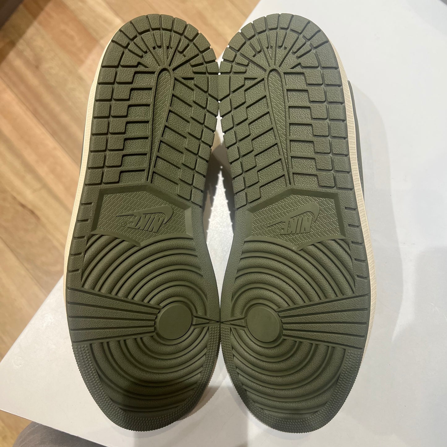 Jordan 1 Retro Low OG SP Travis Scott Olive (Women’s) Pre-owned WUS12/US10.5