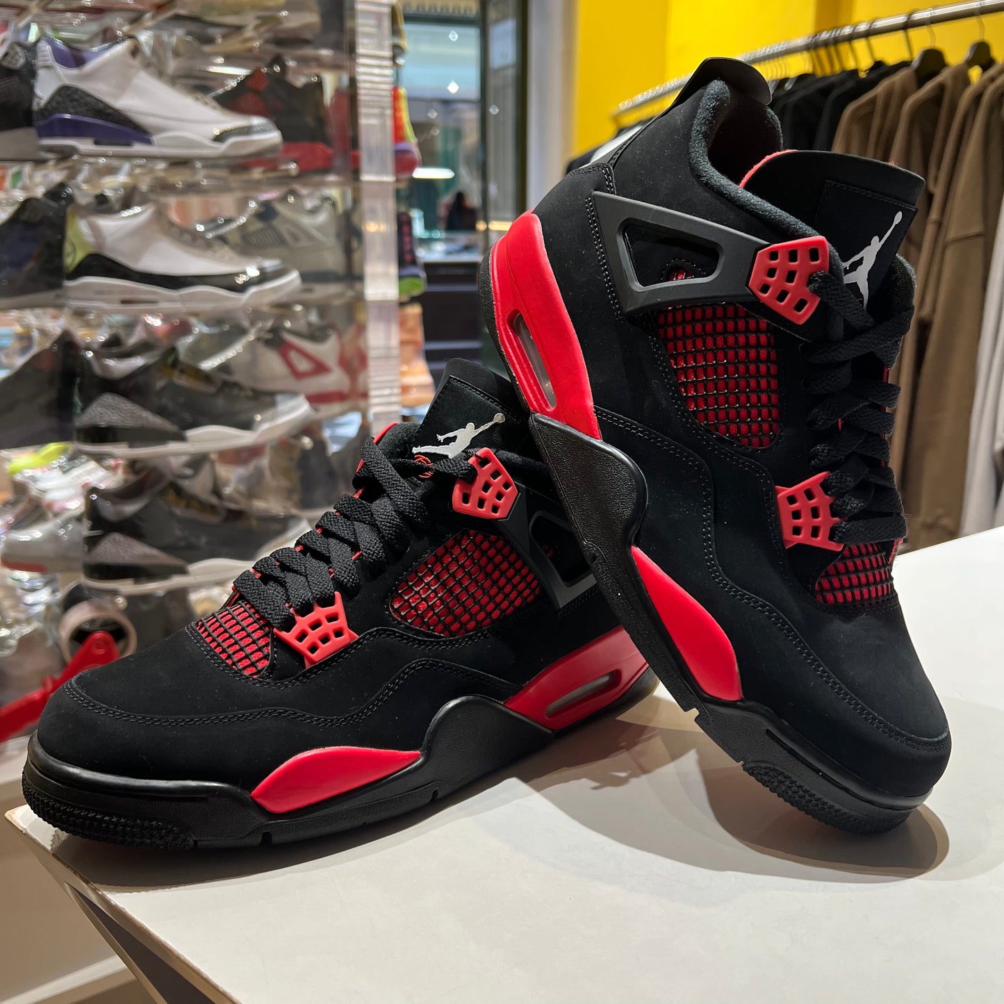 Jordan 4 Retro Red Thunder Pre-owned US10