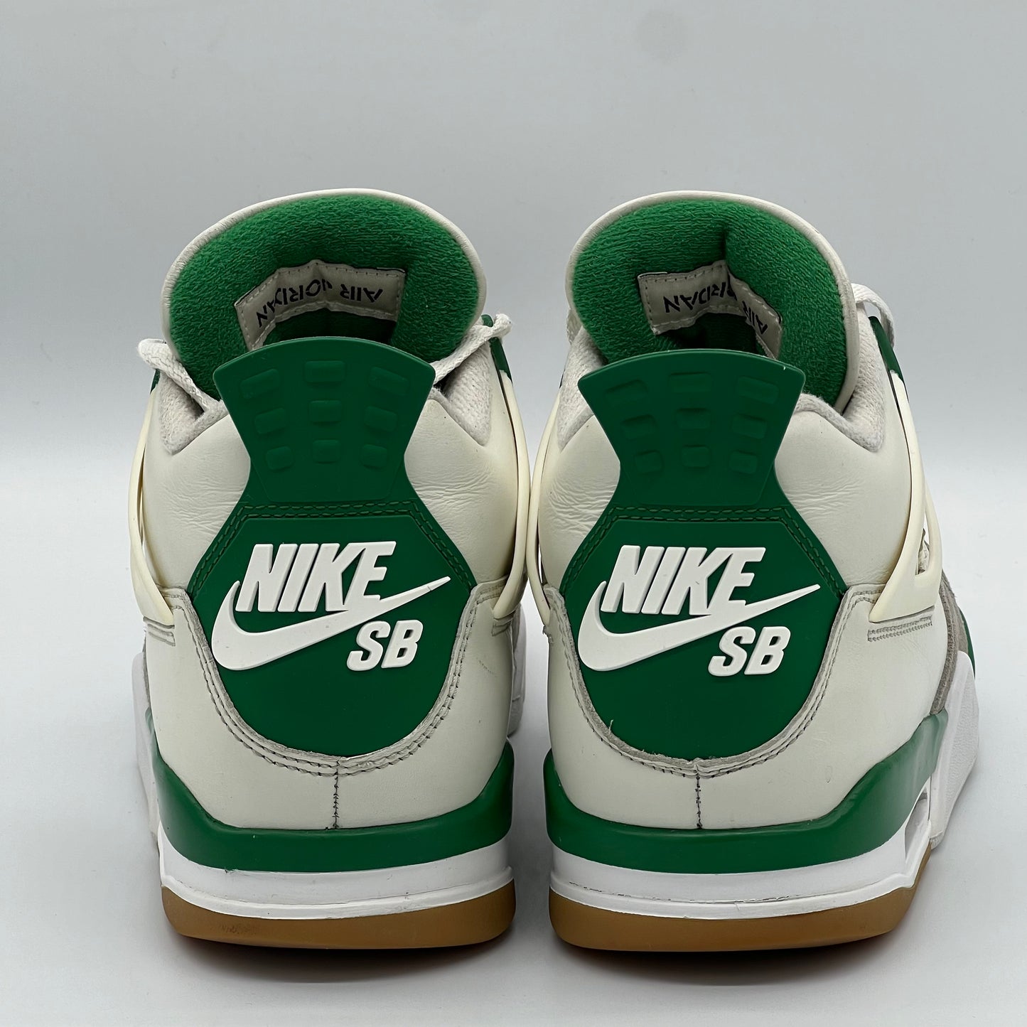 Jordan 4 Retro SB Pine Green Pre-owned US9