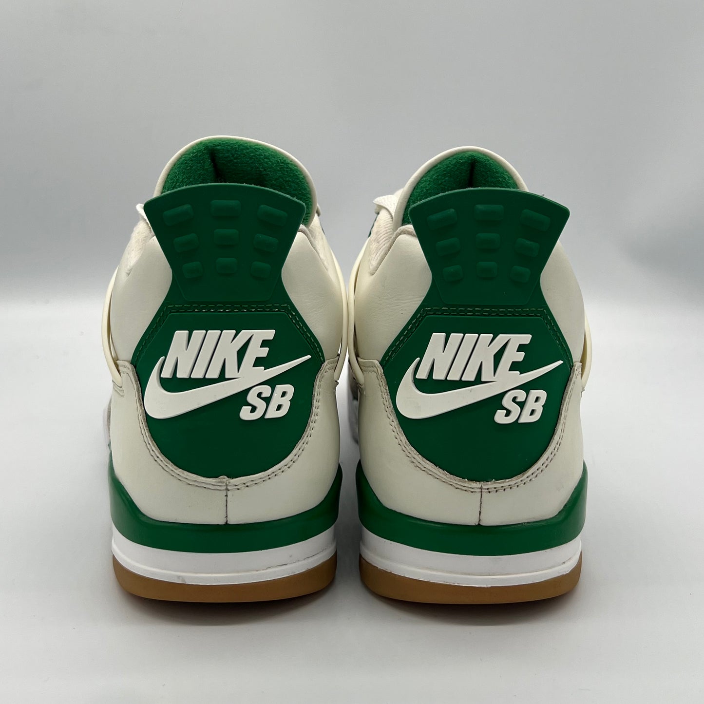 Jordan 4 Retro SB Pine Green Pre-owned US13