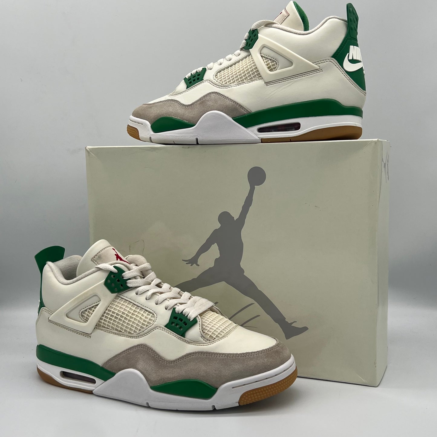 Jordan 4 Retro SB Pine Green Pre-owned US13
