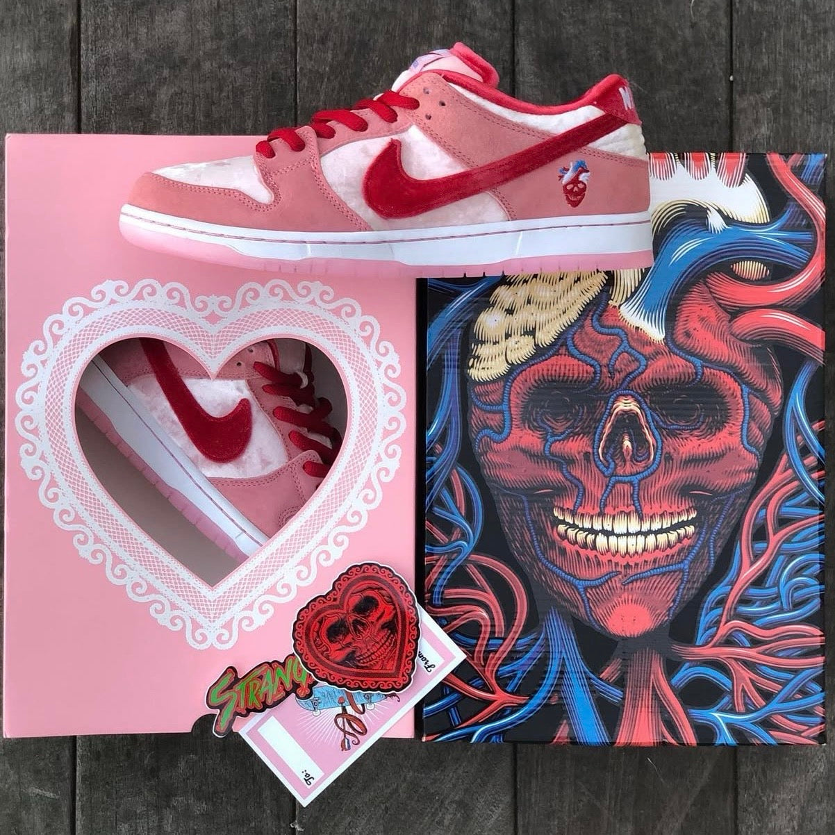 Nike SB Dunk Low StrangeLove Skateboards (Special Box)