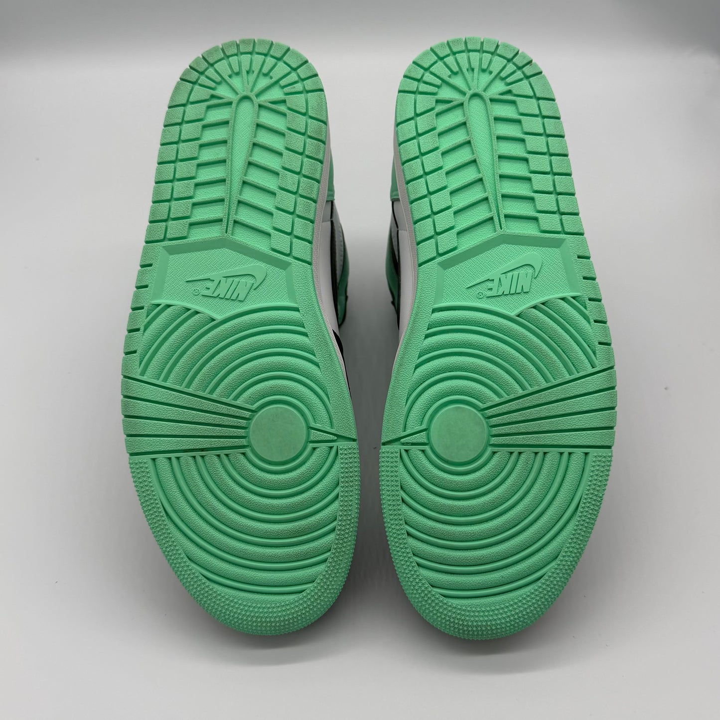 Jordan 1 Retro High OG Green Glow Pre-owned US11