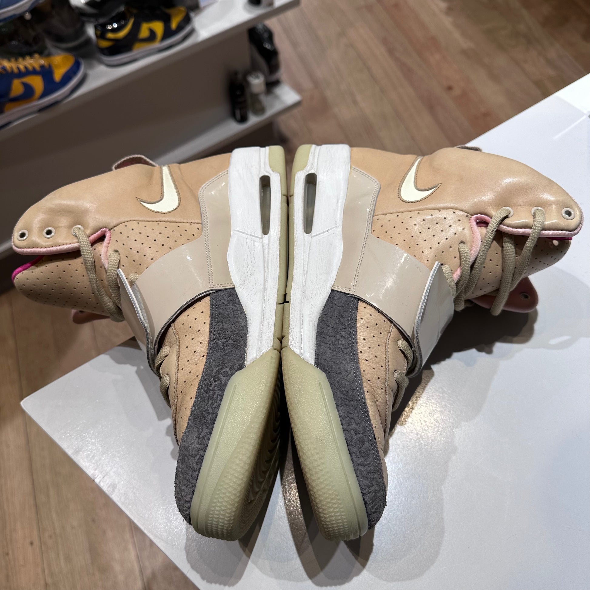 Nike yeezy tan sales
