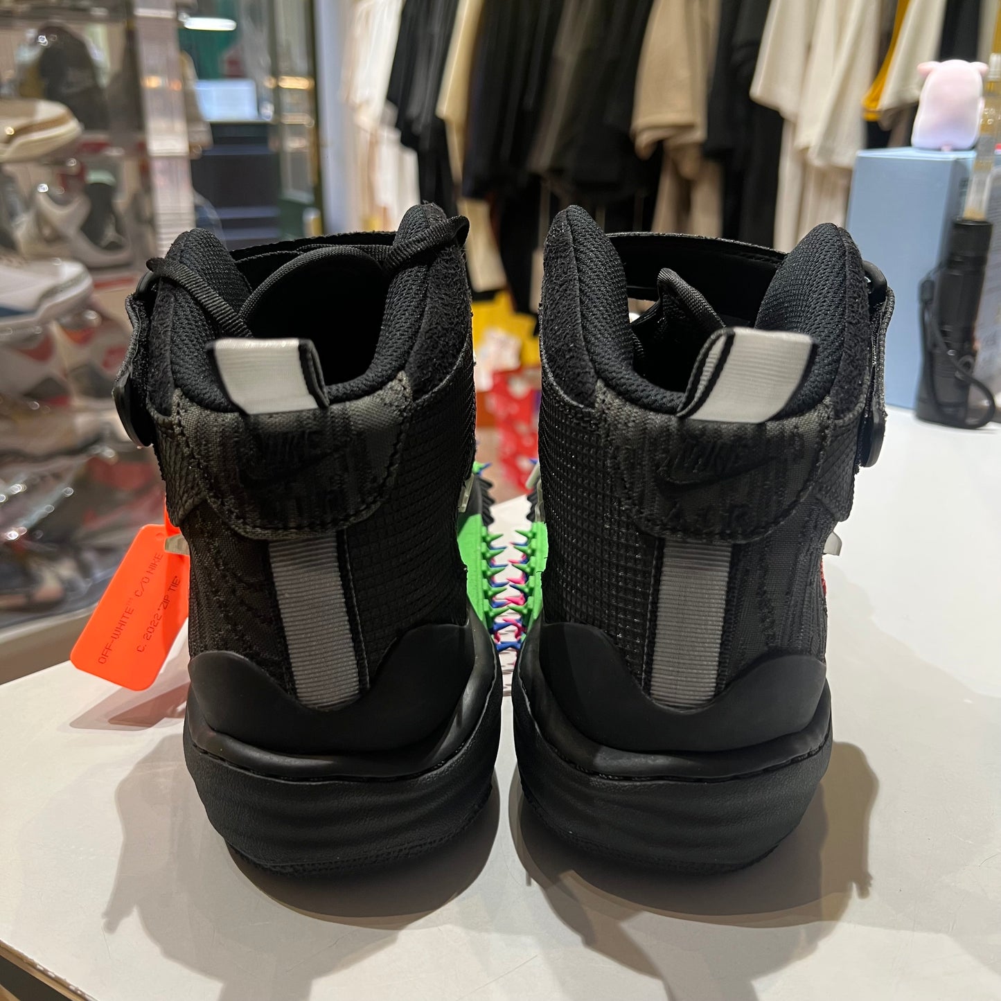 Off-White x Air Force 1 Mid Black Pre-owned US11