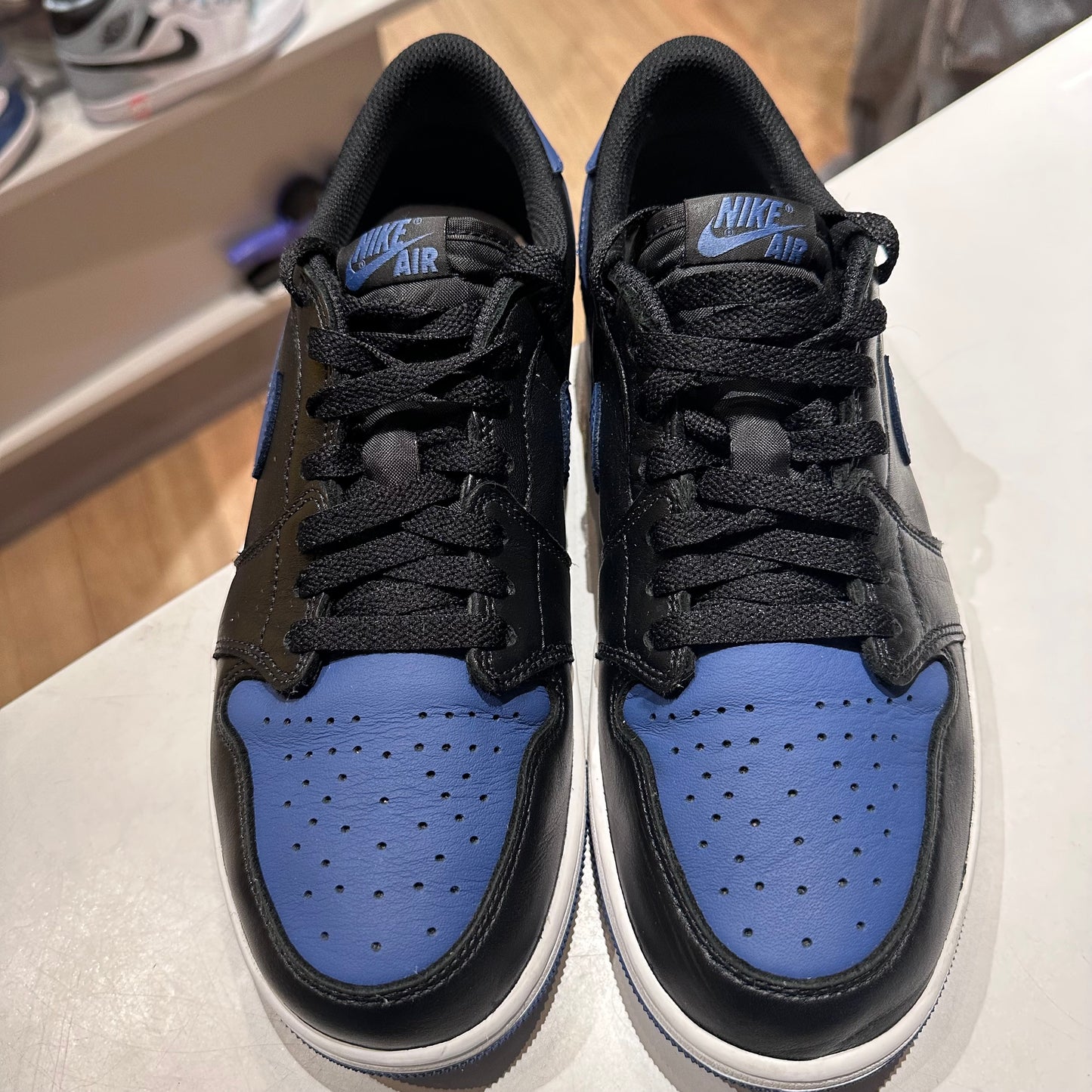 Jordan 1 Retro Low OG Mystic Navy Pre-owned US 9.5