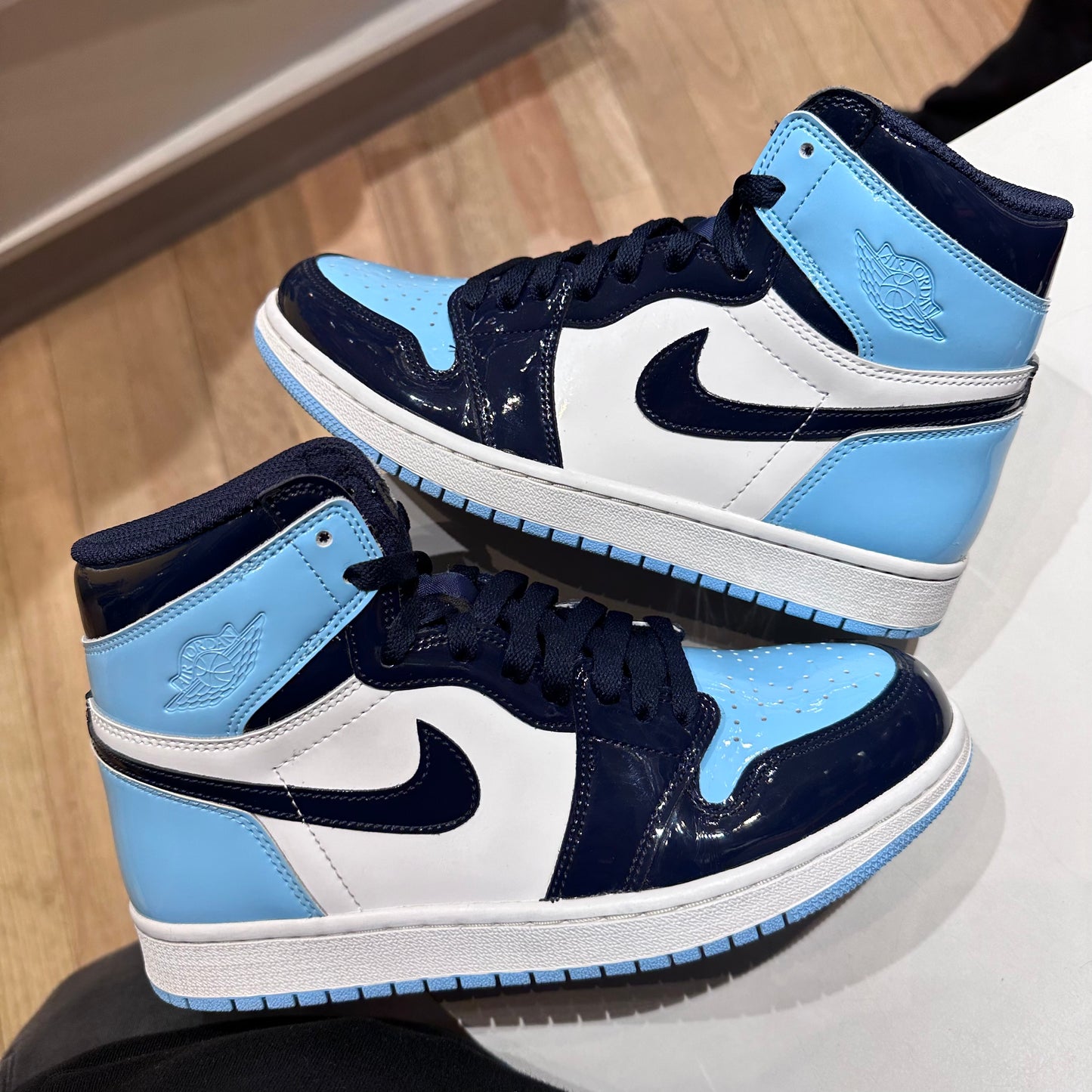 Jordan 1 Retro High UNC Patent (Women's) Pre-owned WUS 8