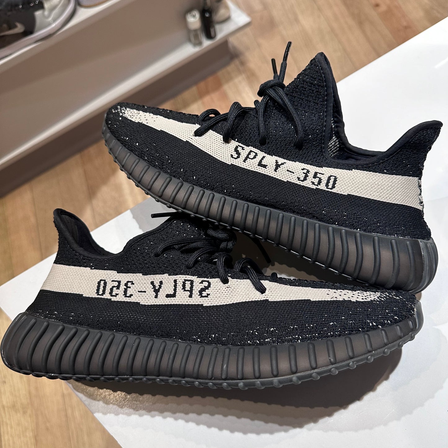 adidas Yeezy Boost 350 V2 Core Black White (2016/2022) Pre-owned US12.5