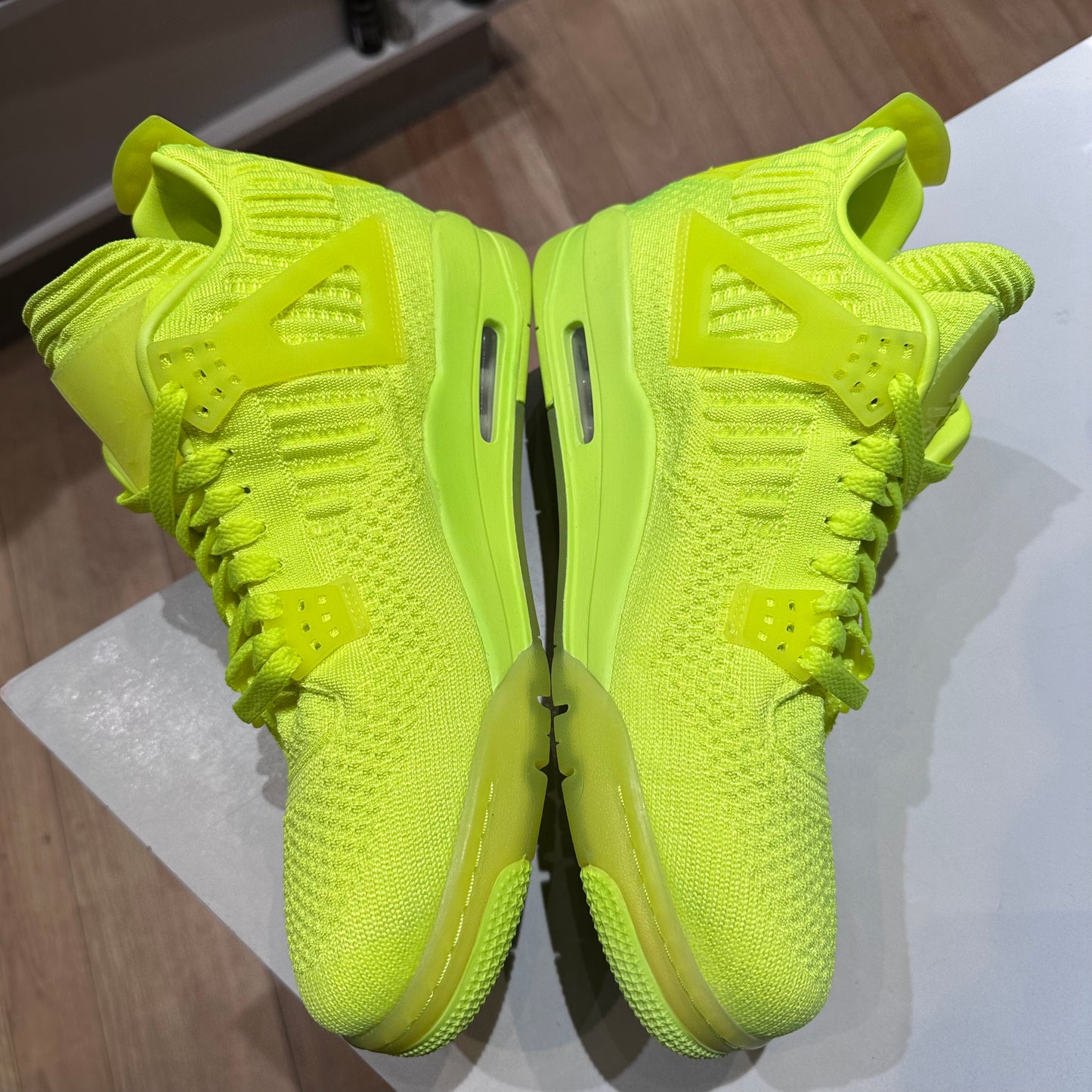 Jordan 4 Retro Flyknit Volt Pre-owned US 11