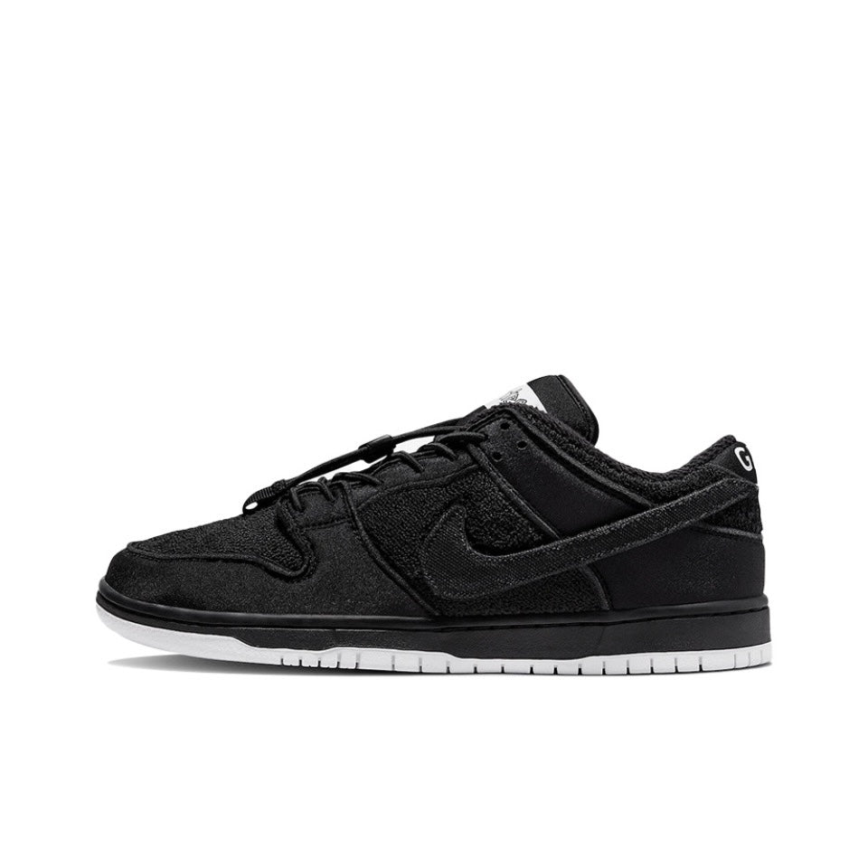 Nike SB Dunk Low Gnarhunters