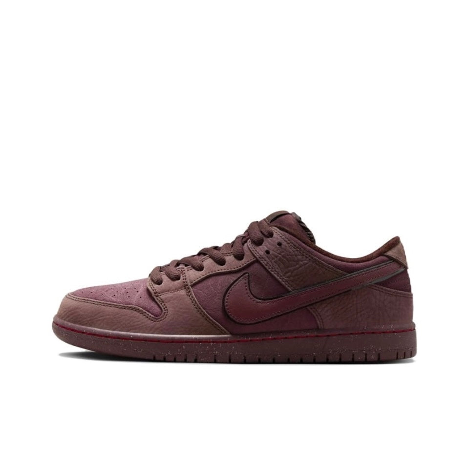 Nike SB Dunk Low City of Love Burgundy Crush Pre-owned US 9.5