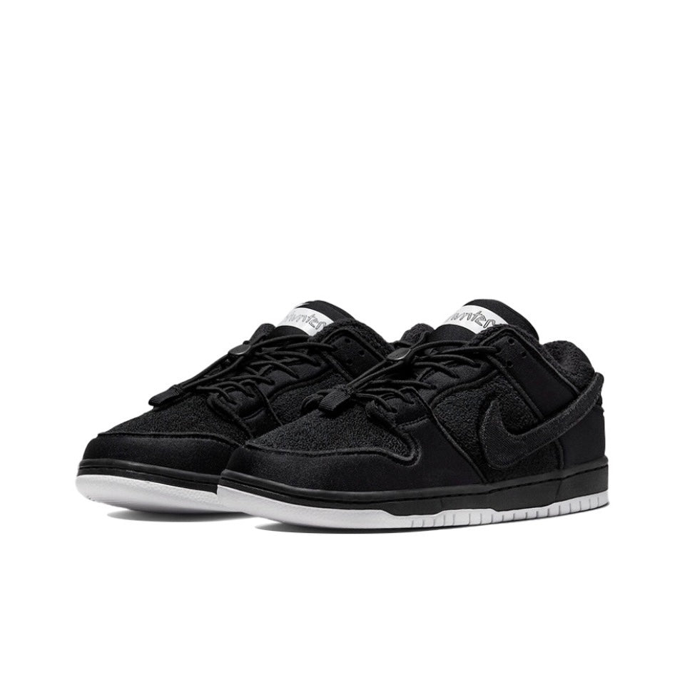 Nike SB Dunk Low Gnarhunters