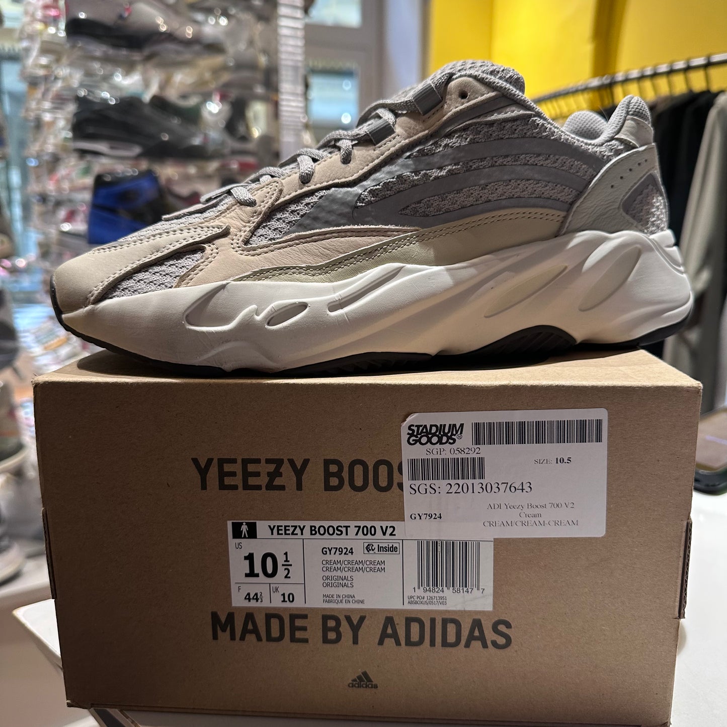 adidas Yeezy Boost 700 V2 Cream Pre-owned US 10.5