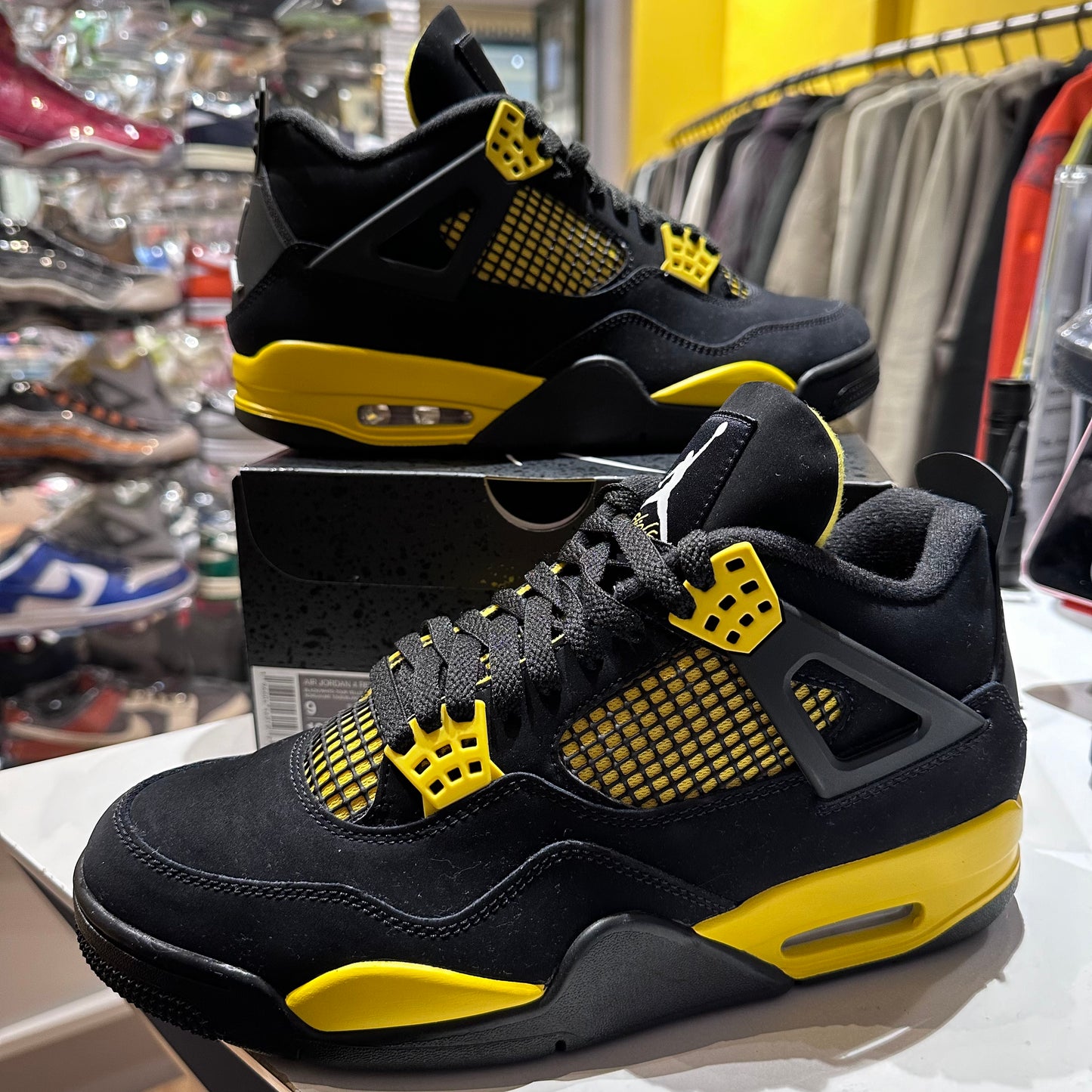 Jordan 4 Retro Thunder (2023) Pre-owned US 9