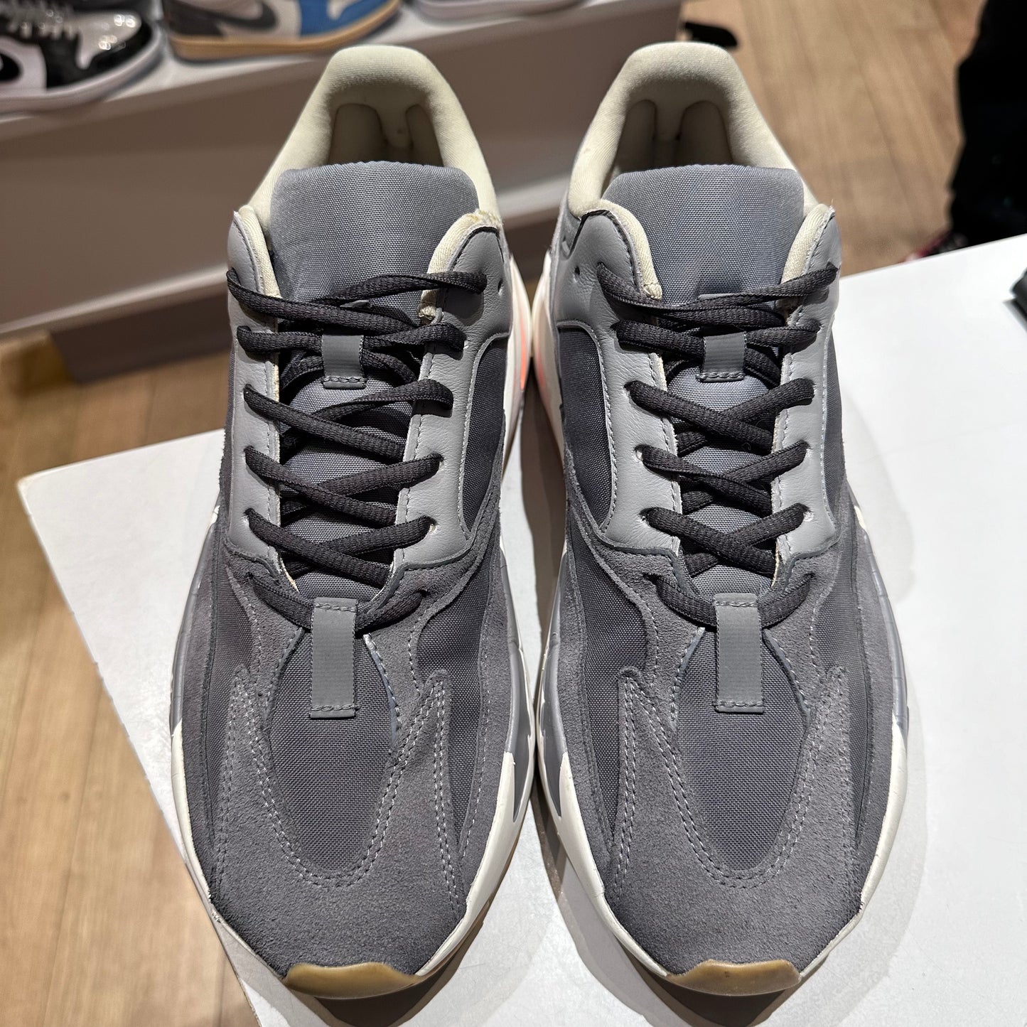 adidas Yeezy Boost 700 Magnet Pre-owned US 10.5