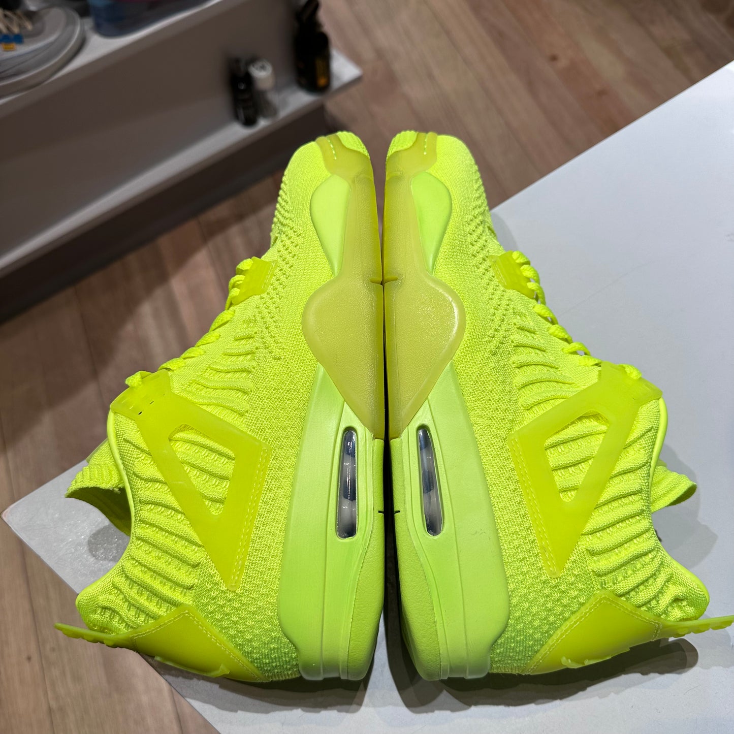 Jordan 4 Retro Flyknit Volt Pre-owned US 11