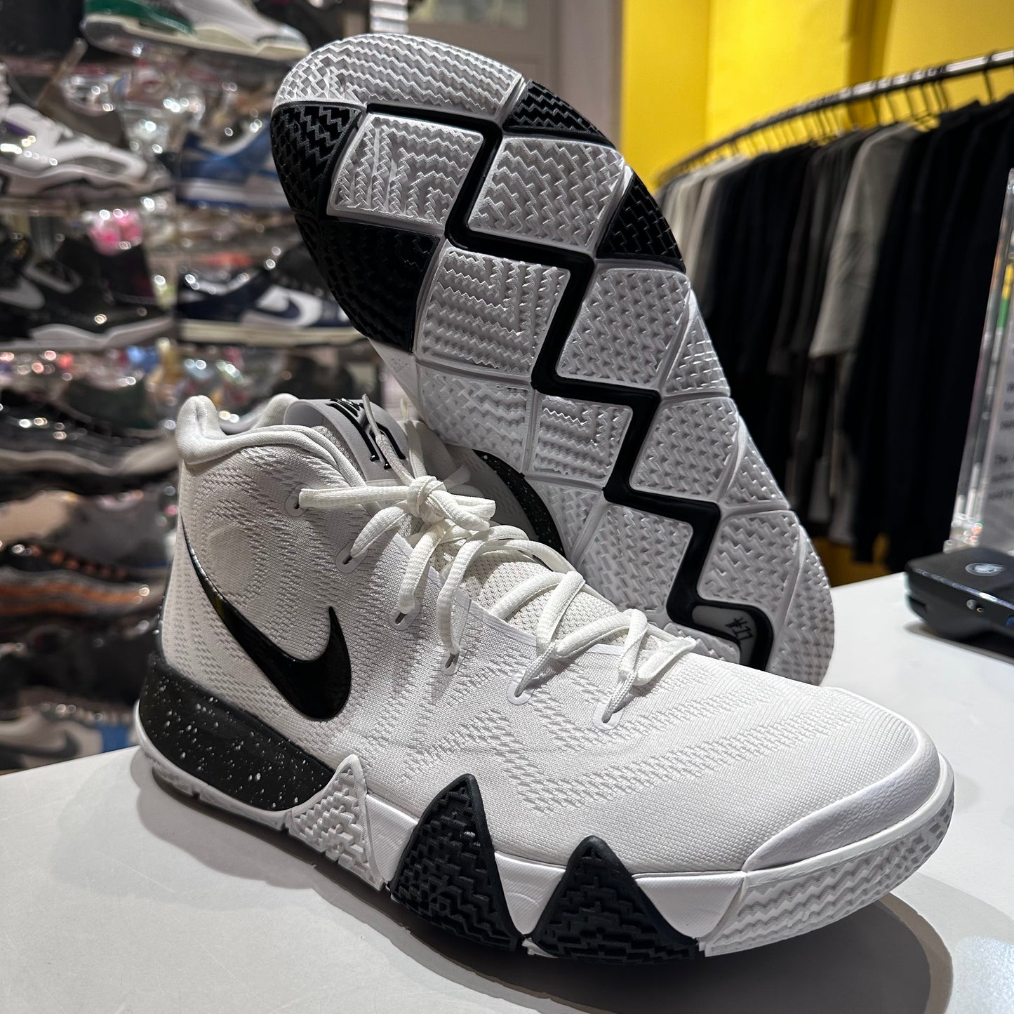 Nike Kyrie 4  Oreo White Black Pre-owned US 12