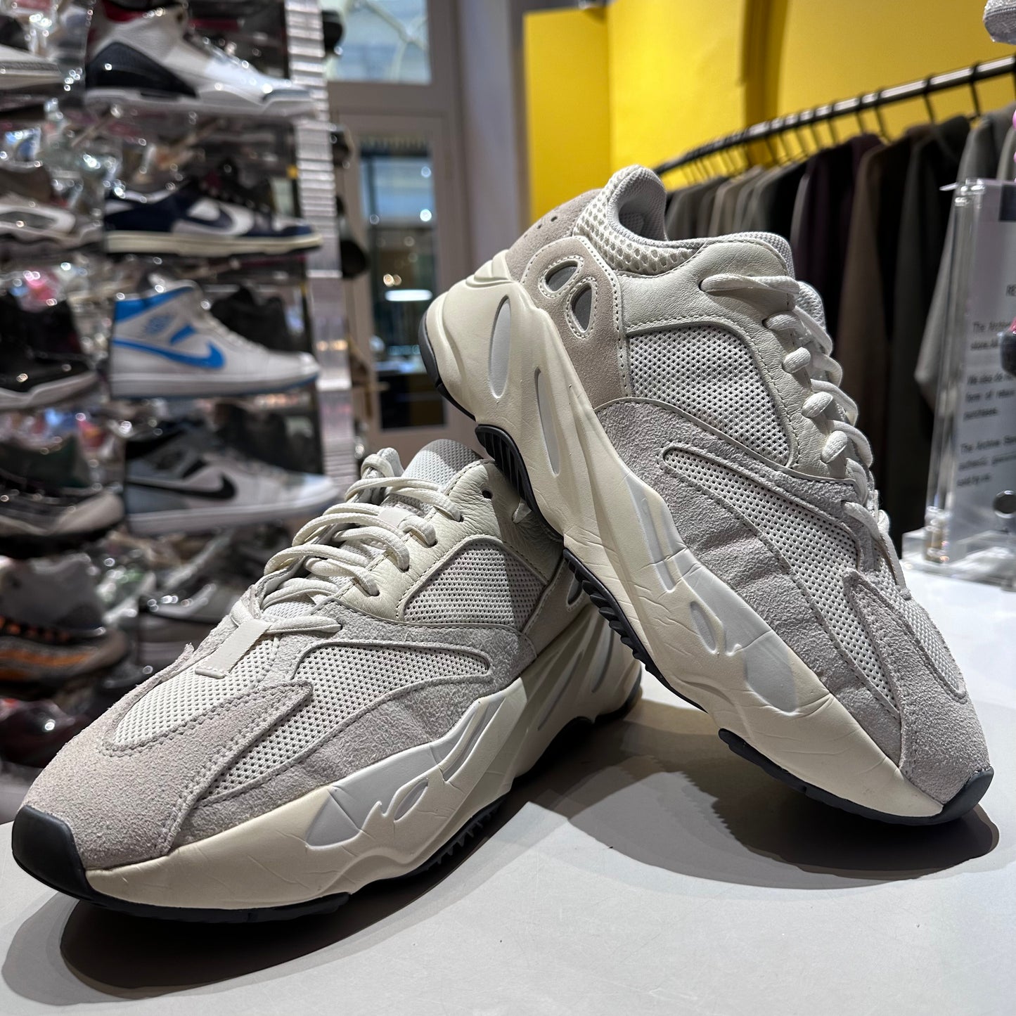 adidas Yeezy Boost 700 Analog Pre-owned US 9