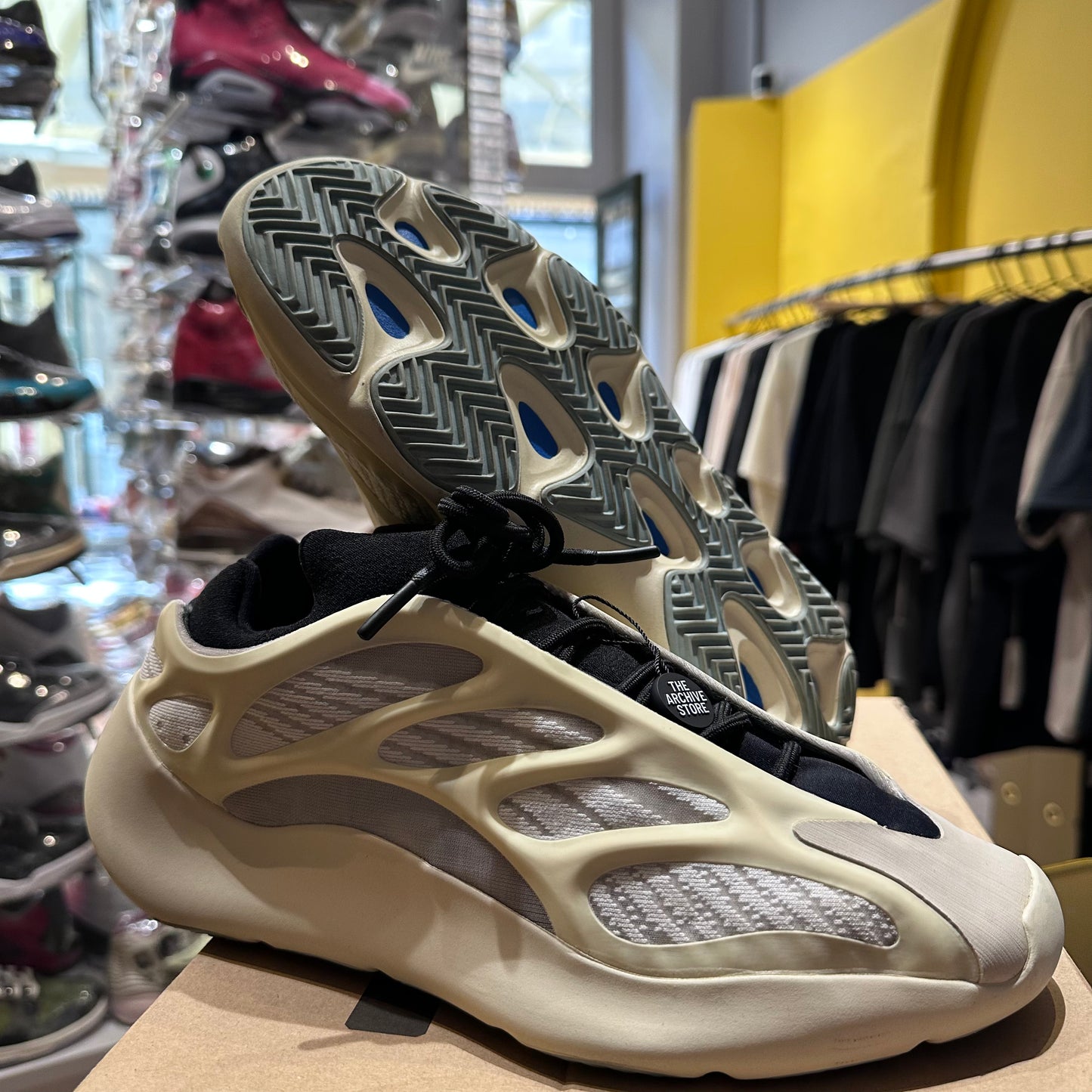 Yeezy 700 V3 Azael 2019 Pre-Owned US 10