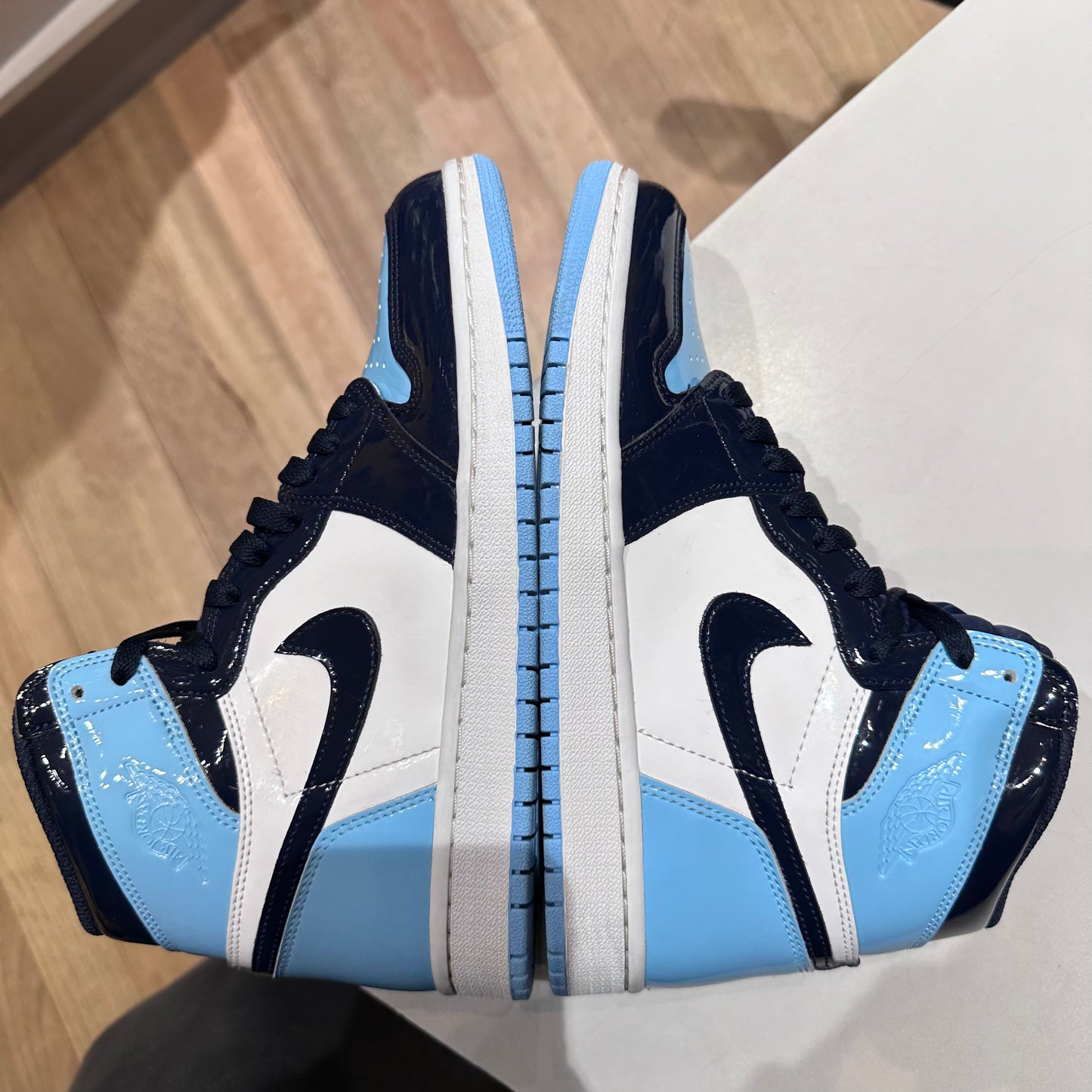 Jordan 1 Retro High UNC Patent (Women's) Pre-owned WUS 8