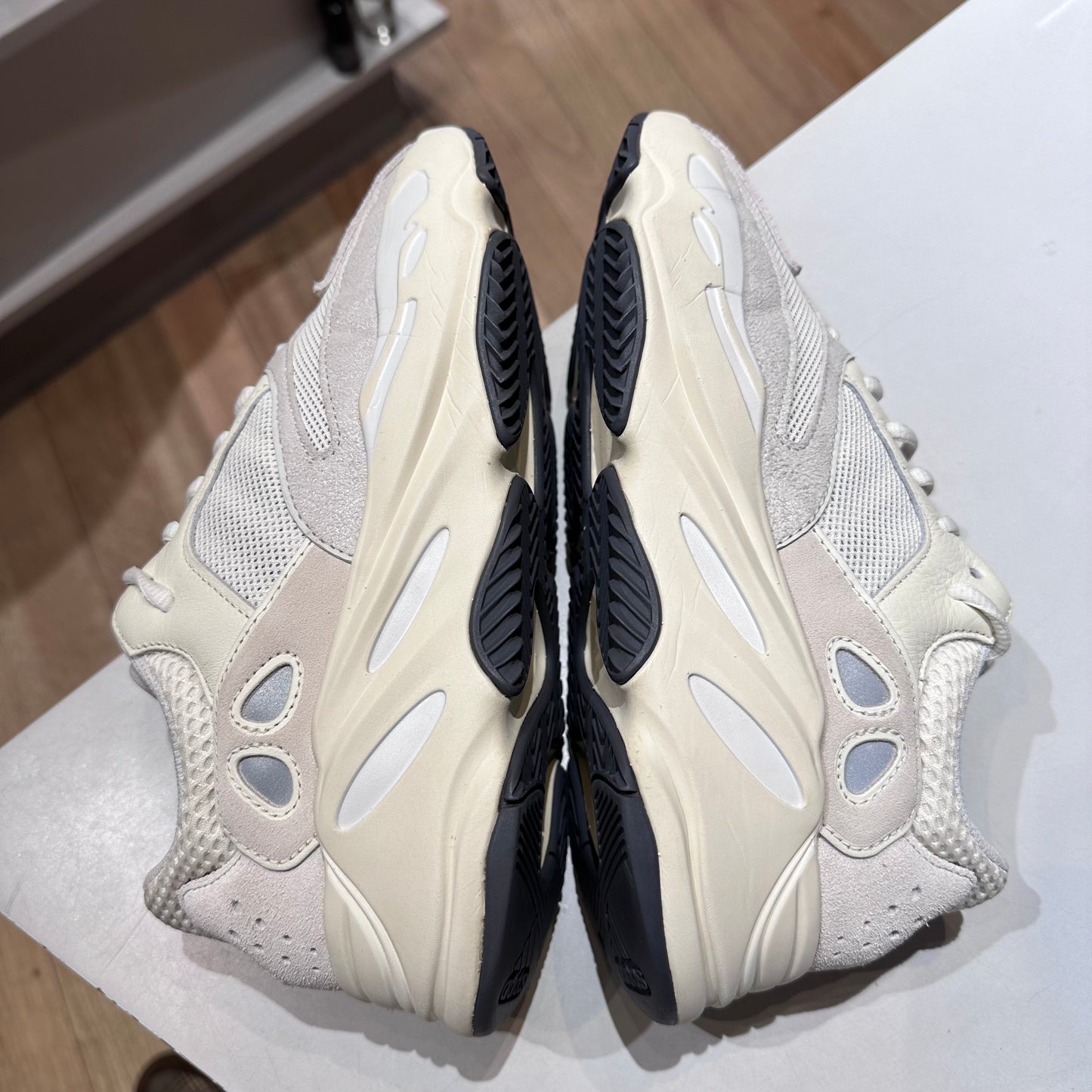 adidas Yeezy Boost 700 Analog Pre-owned US 9