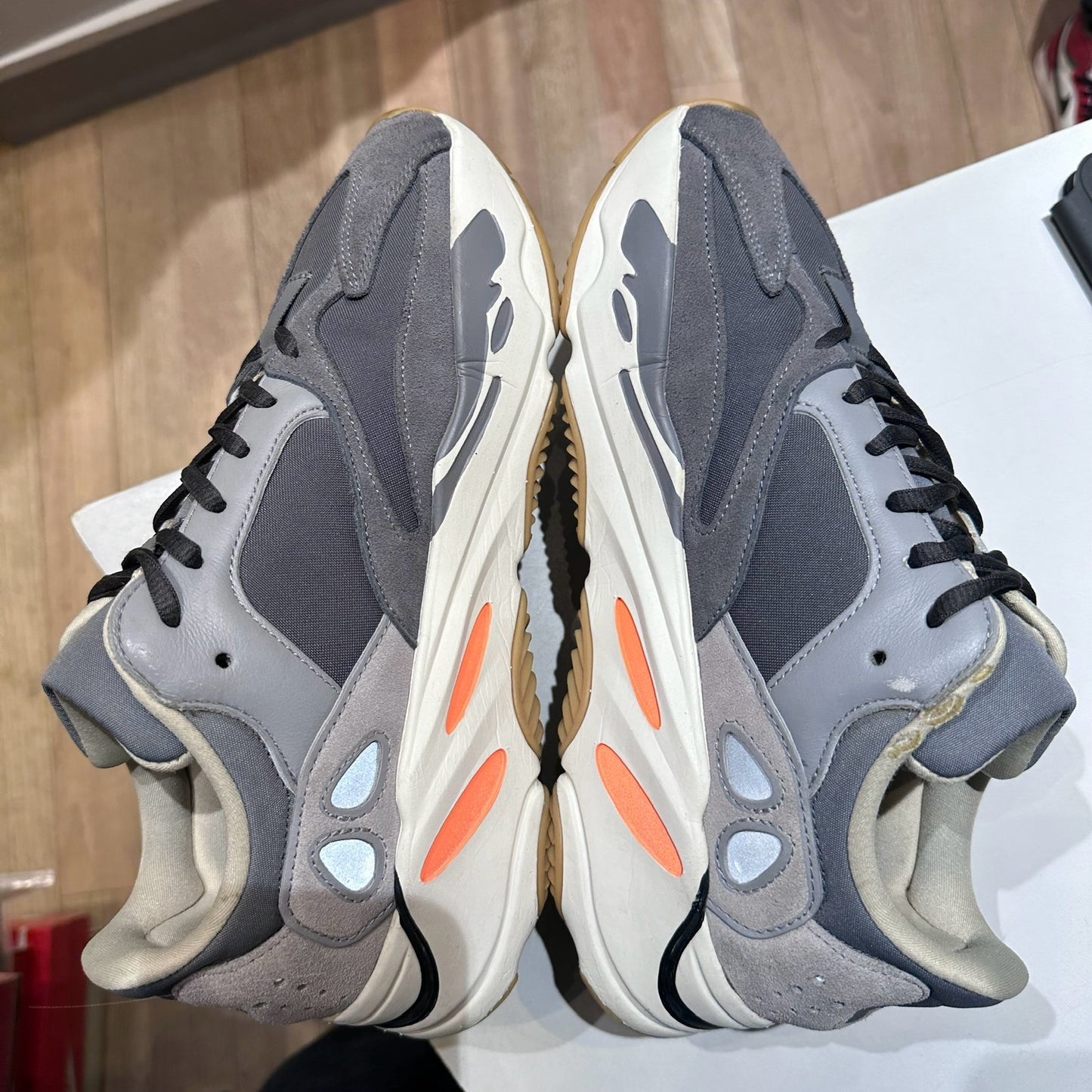 adidas Yeezy Boost 700 Magnet Pre-owned US 10.5