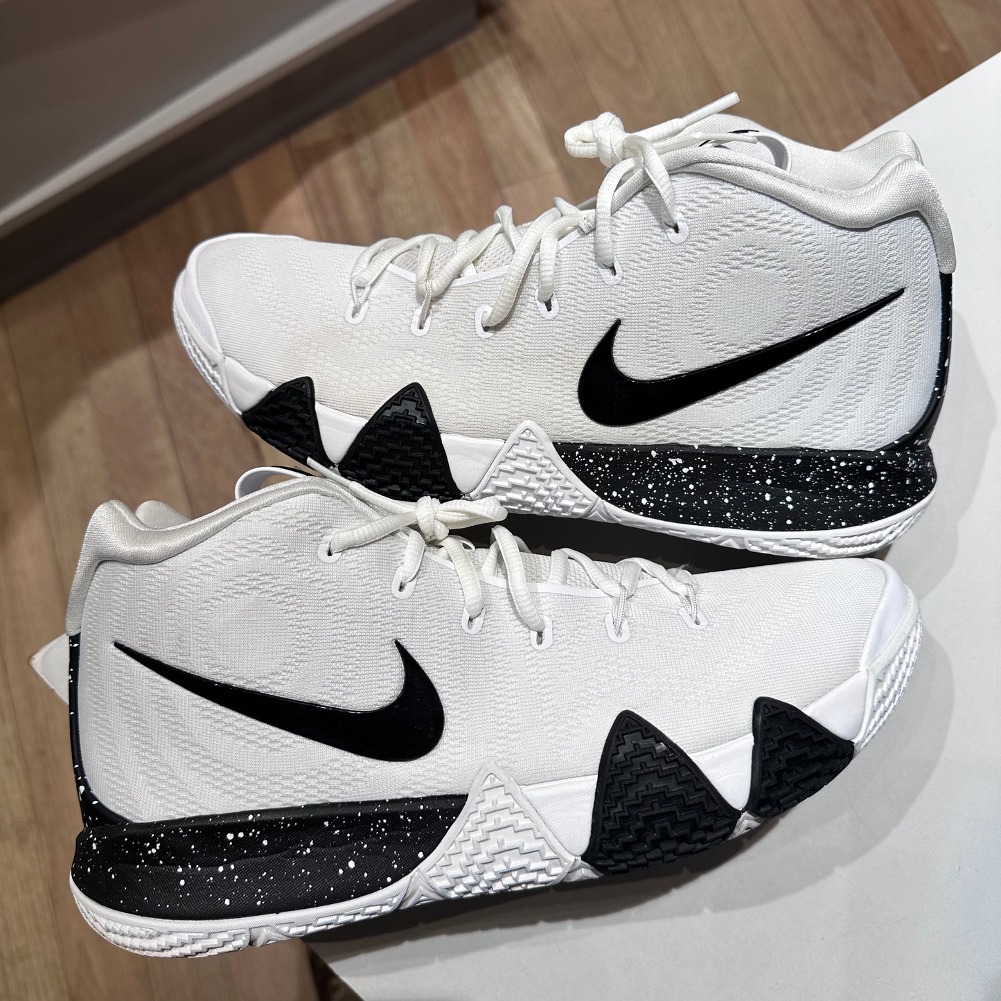 Nike Kyrie 4  Oreo White Black Pre-owned US 12