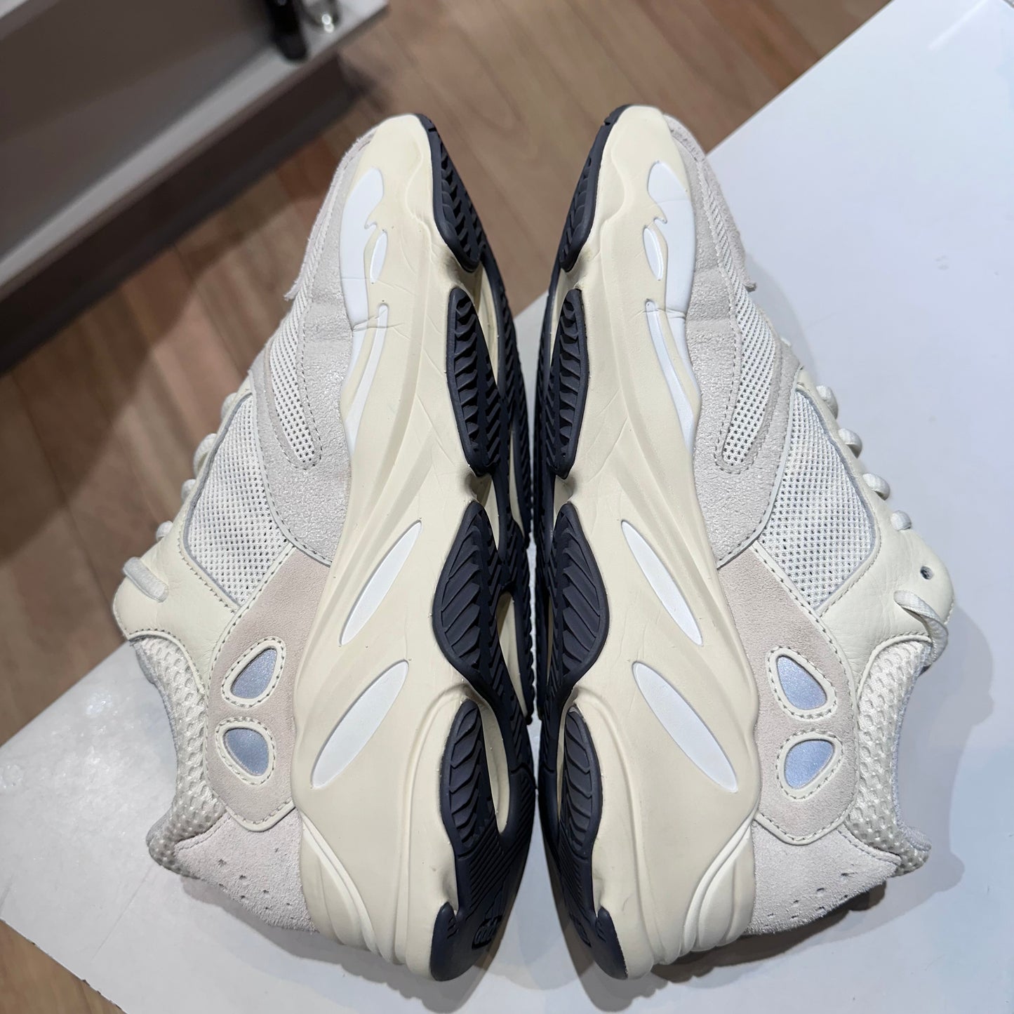 adidas Yeezy Boost 700 Analog Pre-owned US 9