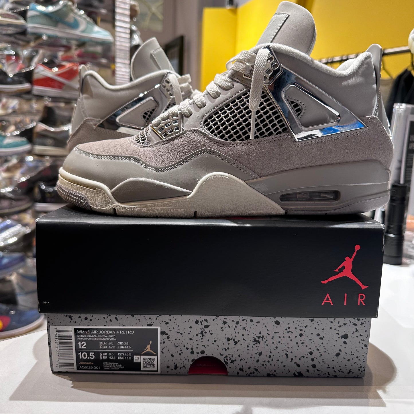 Jordan 4 Retro Frozen Moments (Women's) Pre-owned WUS 12