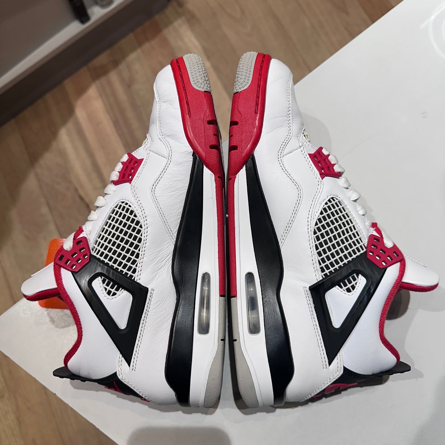 Jordan 4 Retro Fire Red (2020) Pre-owned US 8.5