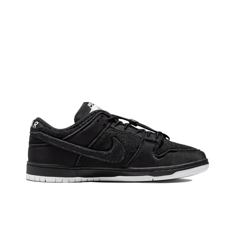 Nike SB Dunk Low Gnarhunters