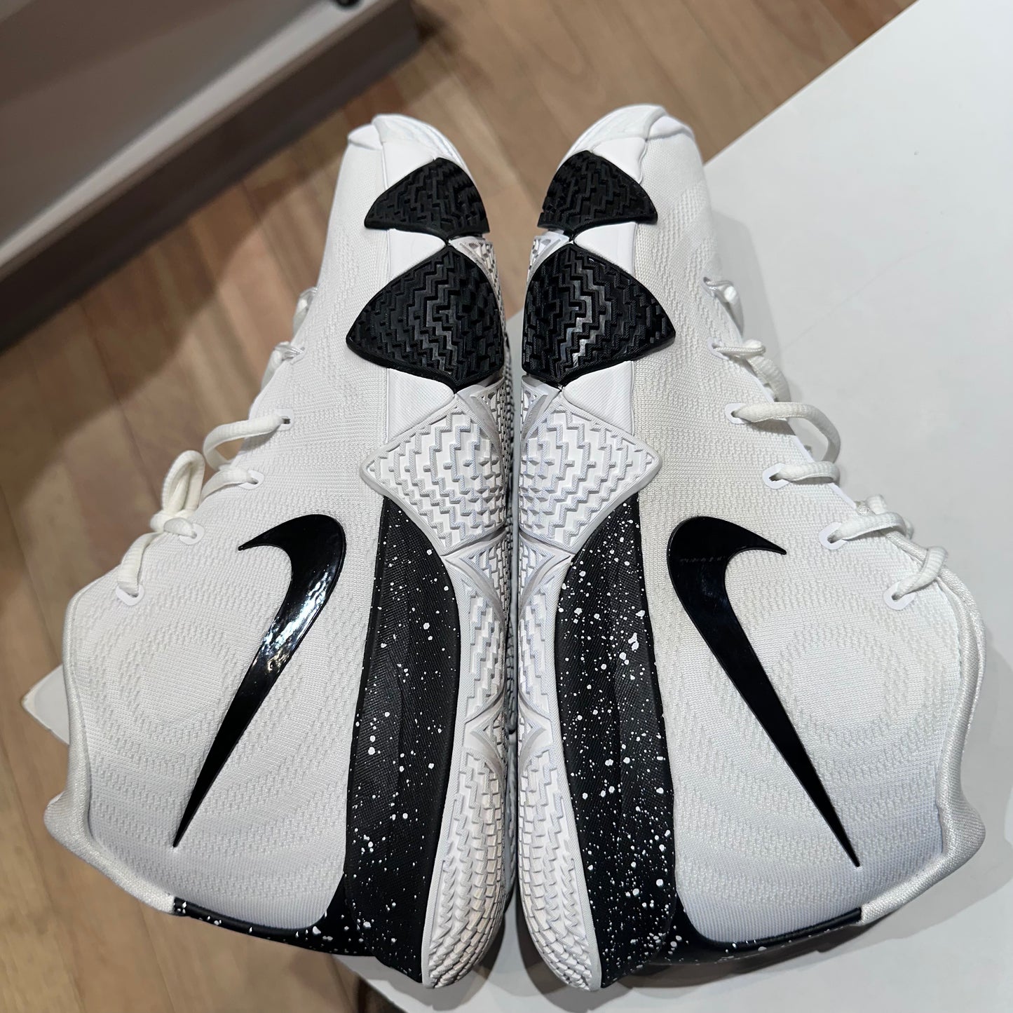 Nike Kyrie 4  Oreo White Black Pre-owned US 12