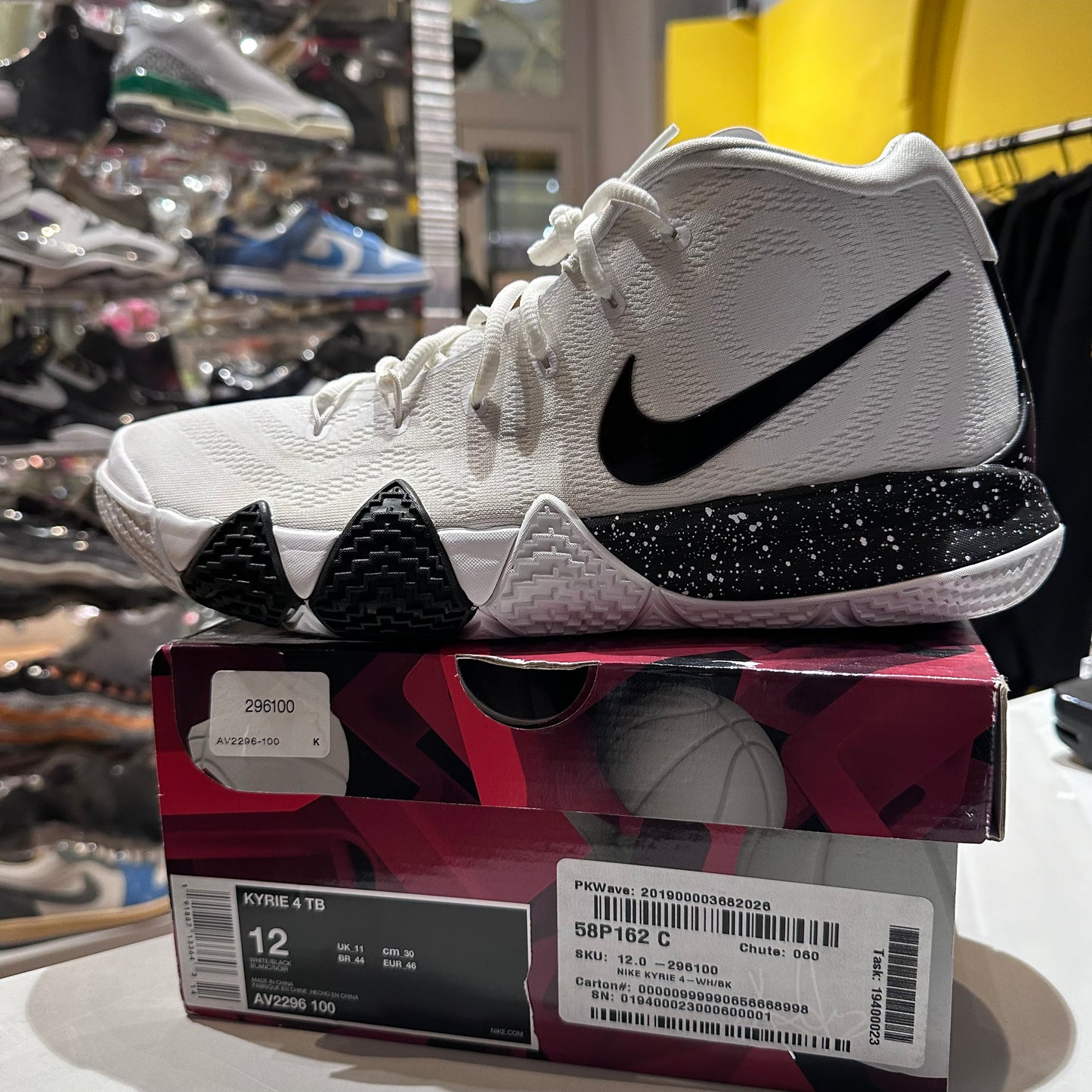 Nike Kyrie 4  Oreo White Black Pre-owned US 12