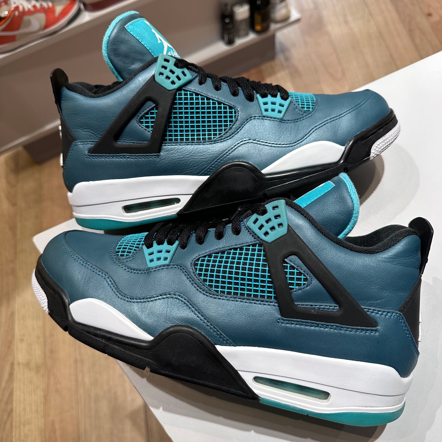 Jordan 4 Retro Teal Pre-owned US12