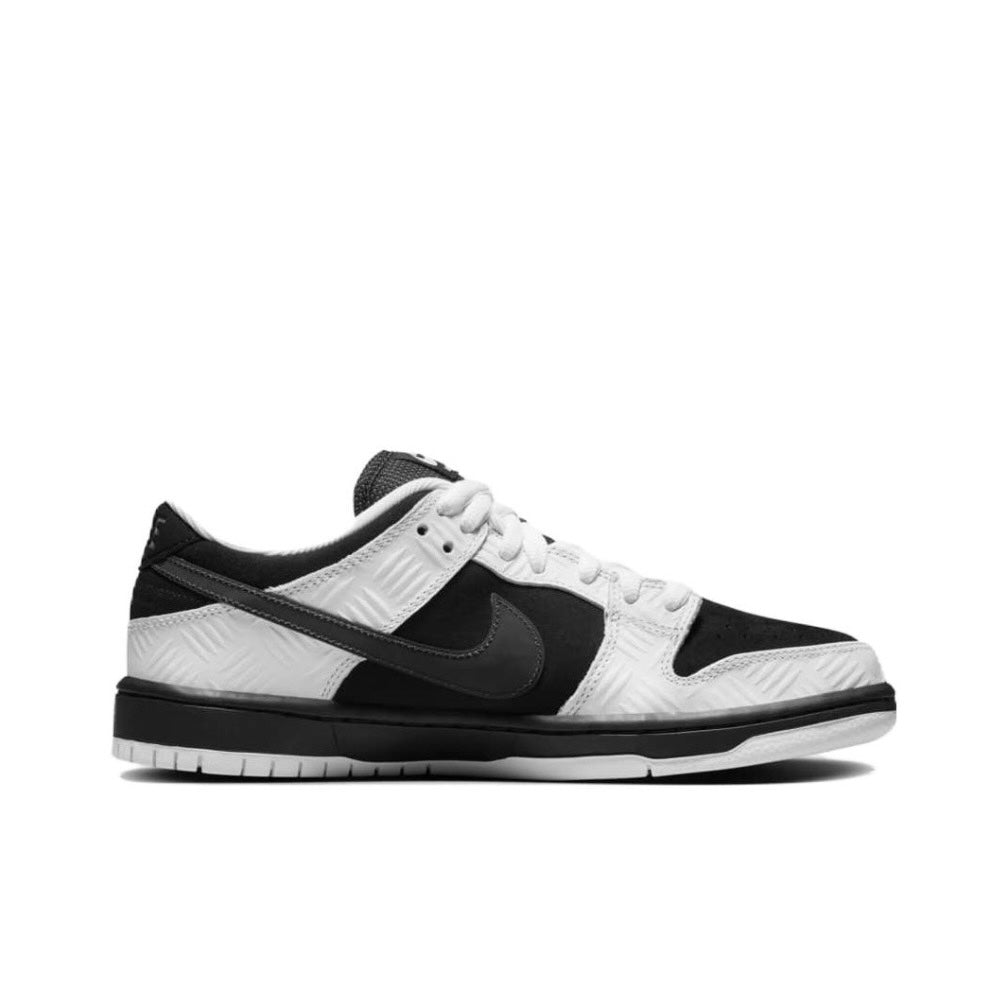 Nike SB Dunk Low TIGHTBOOTH