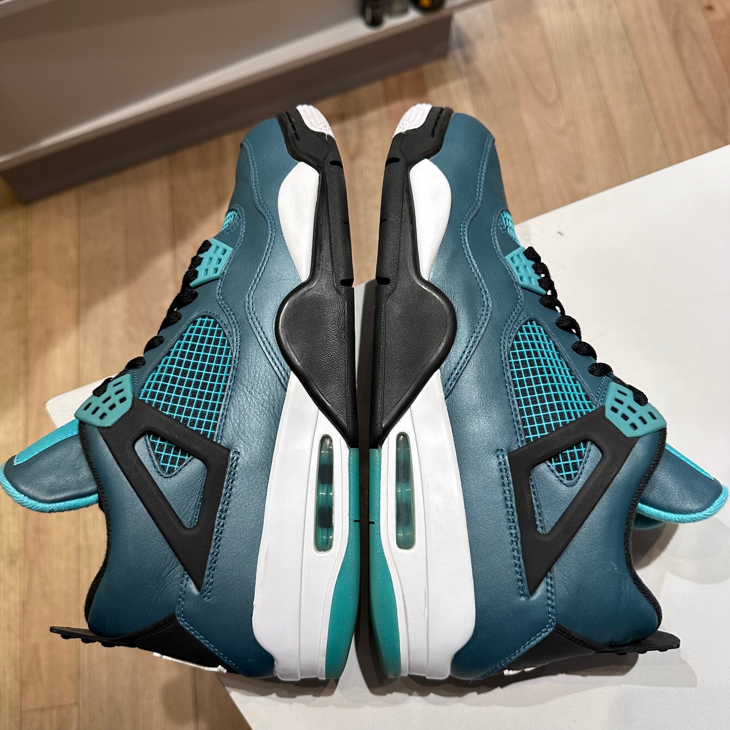 Jordan 4 Retro Teal Pre-owned US12