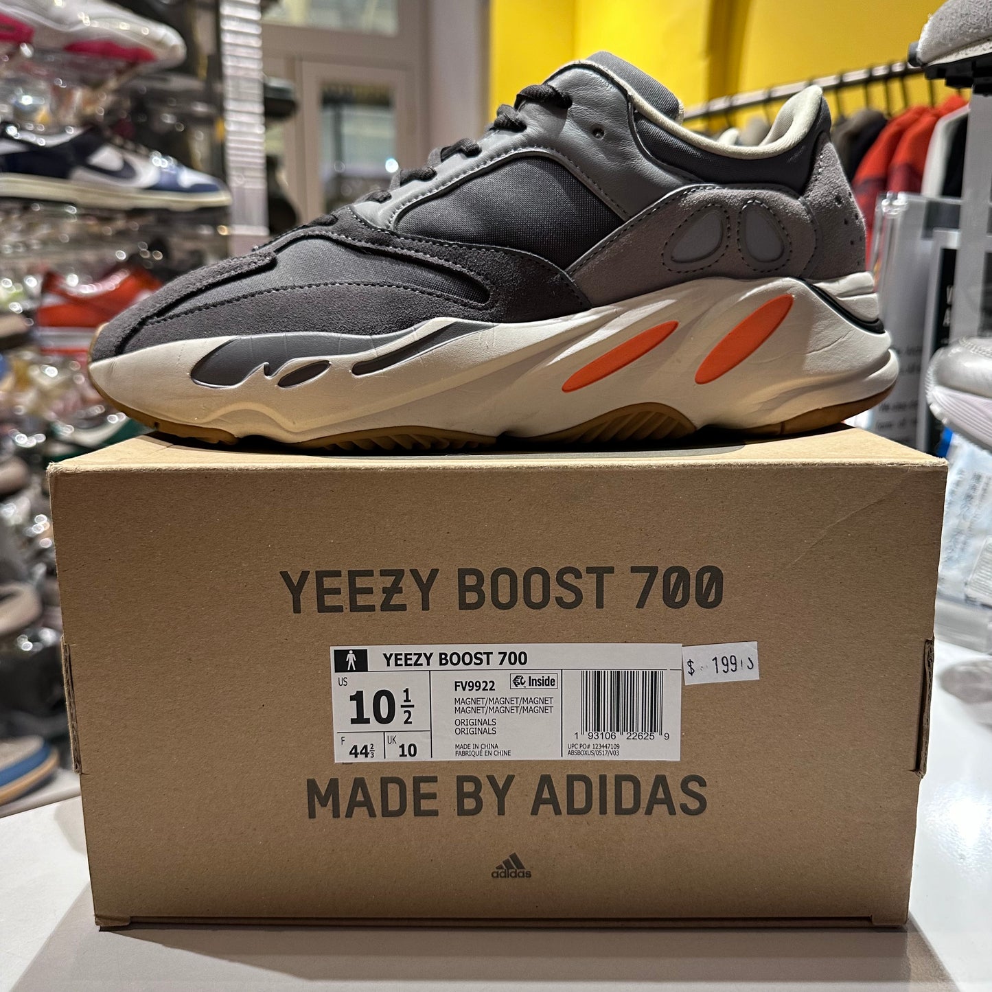 adidas Yeezy Boost 700 Magnet Pre-owned US 10.5