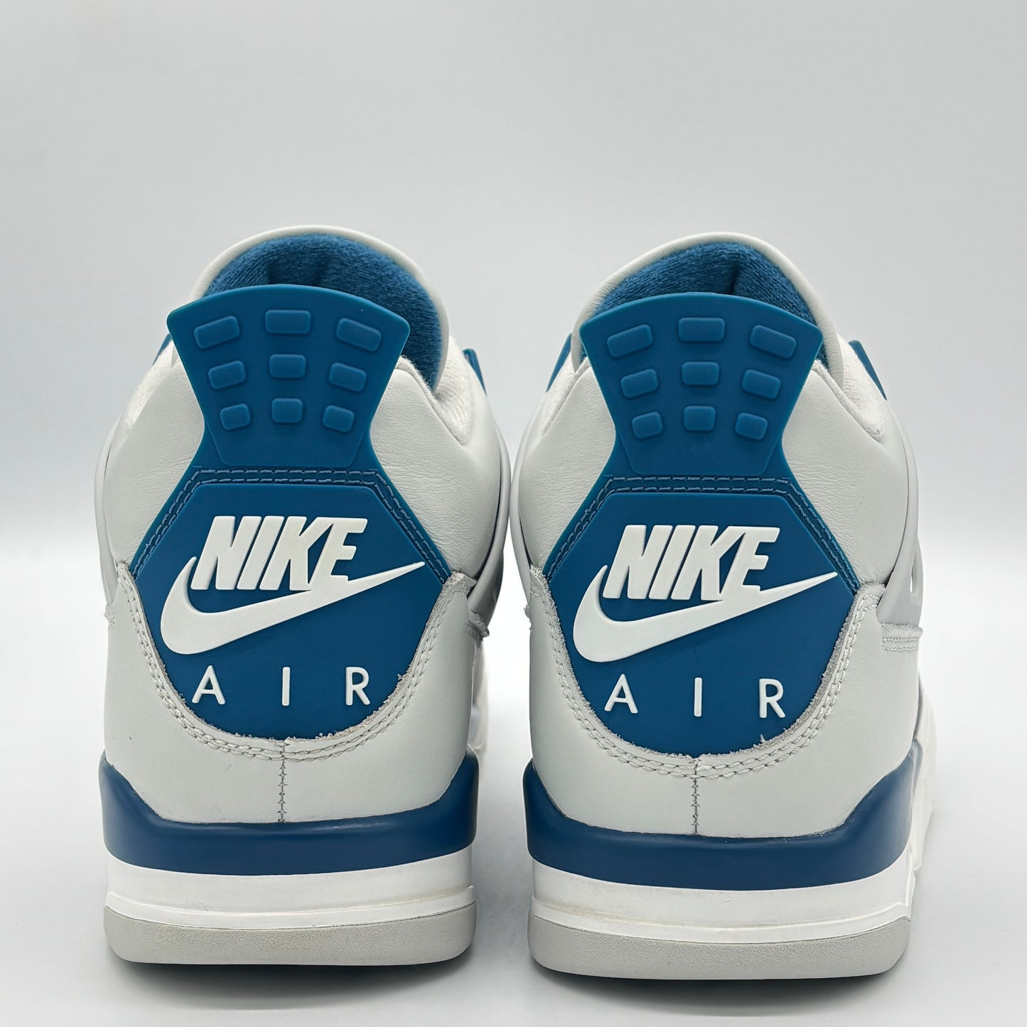Jordan 4 Retro Military Blue Pre-owned US9