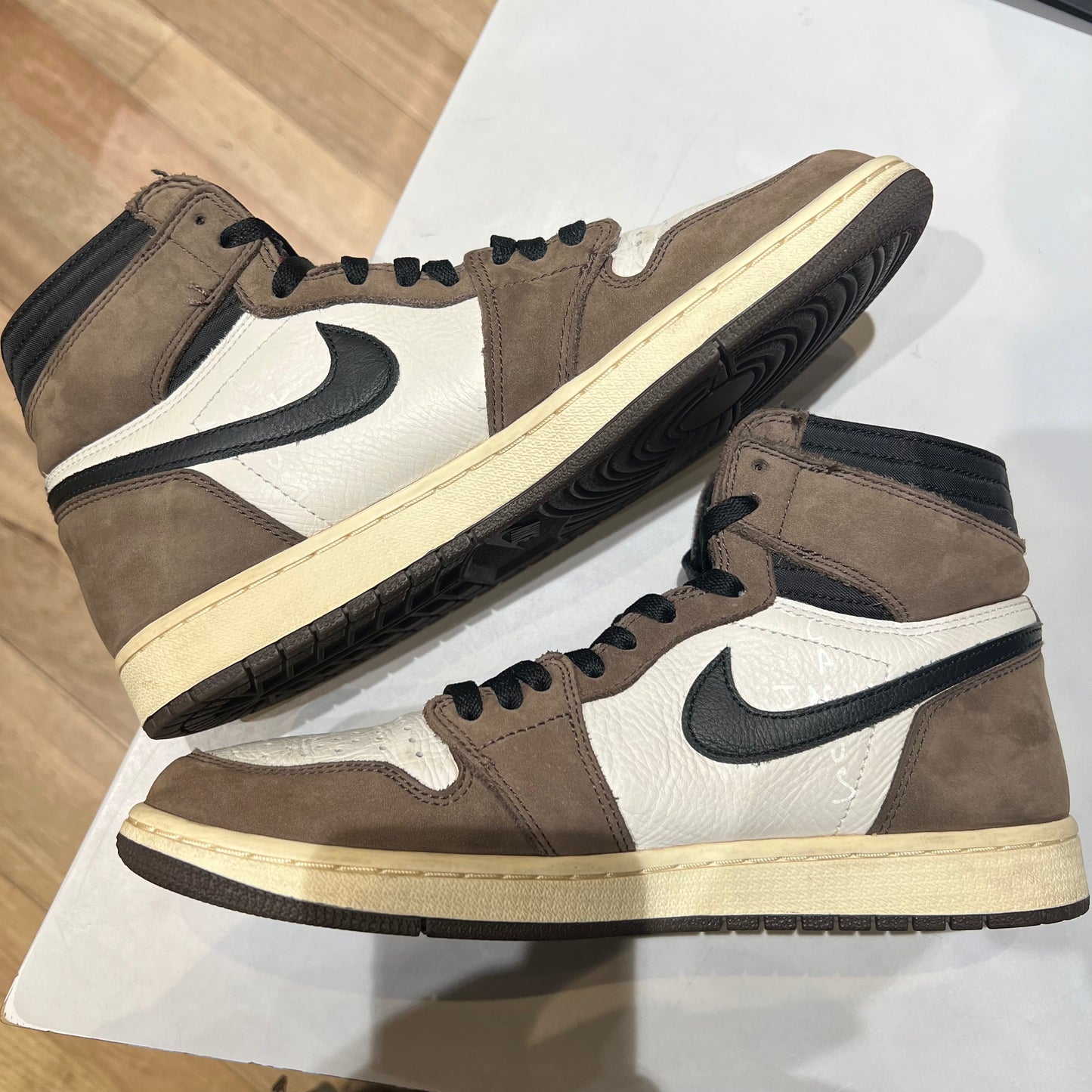 Jordan 1 Retro High OG SP Travis Scott Mocha Pre-Owned  Size 10.5