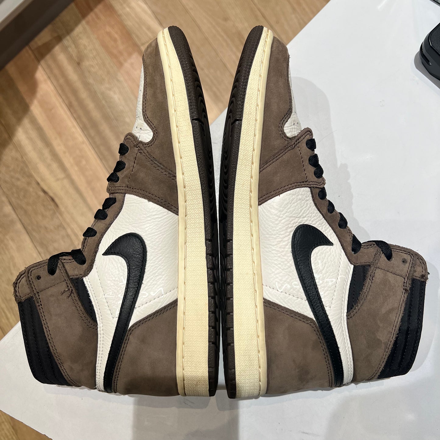 Jordan 1 Retro High OG SP Travis Scott Mocha Pre-Owned  Size 10.5