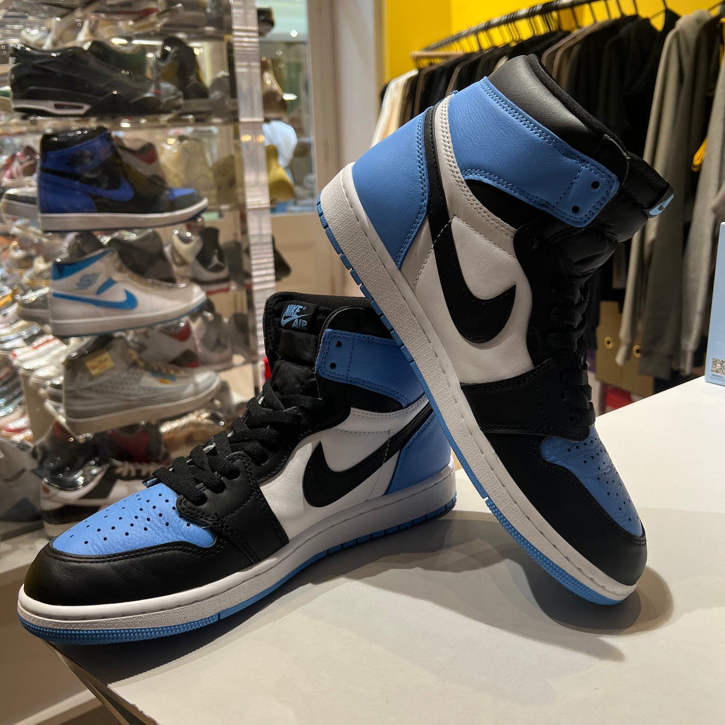 Jordan 1 Retro High OG UNC Toe Pre-owned US 11