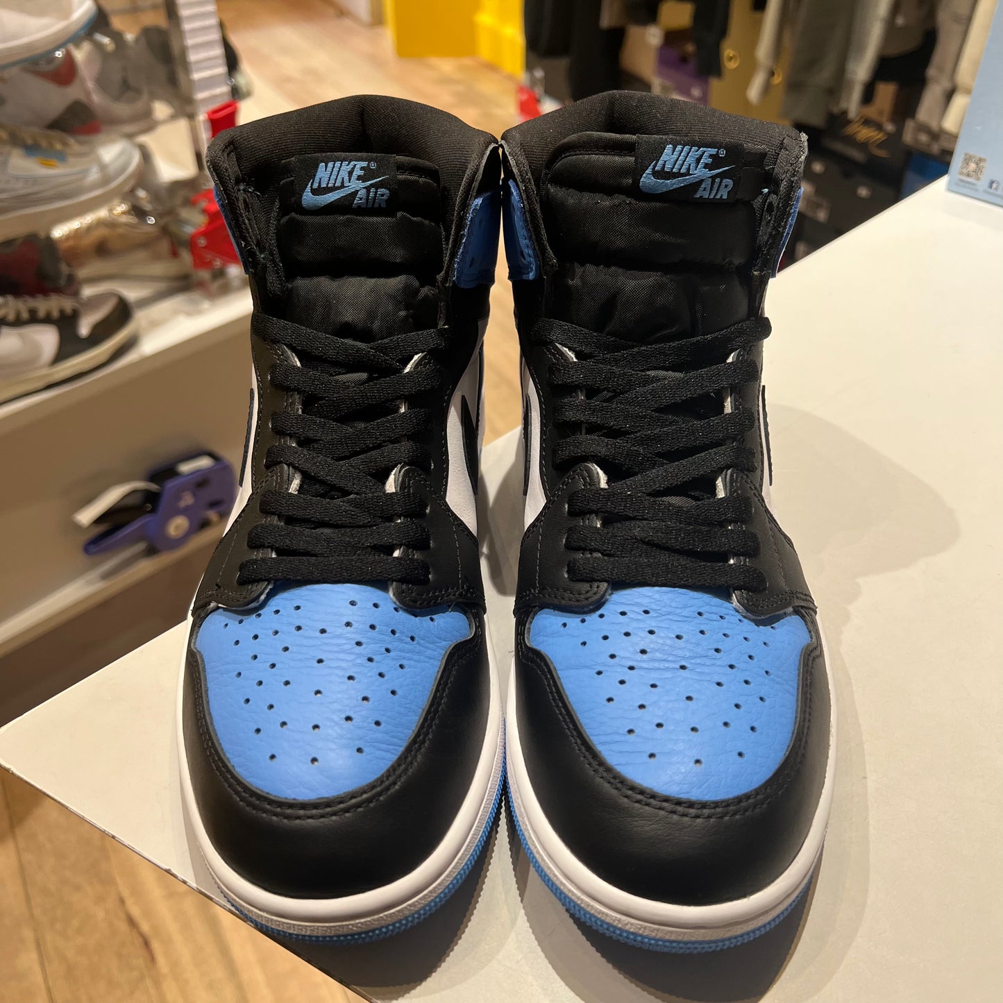 Jordan 1 Retro High OG UNC Toe Pre-owned US 11