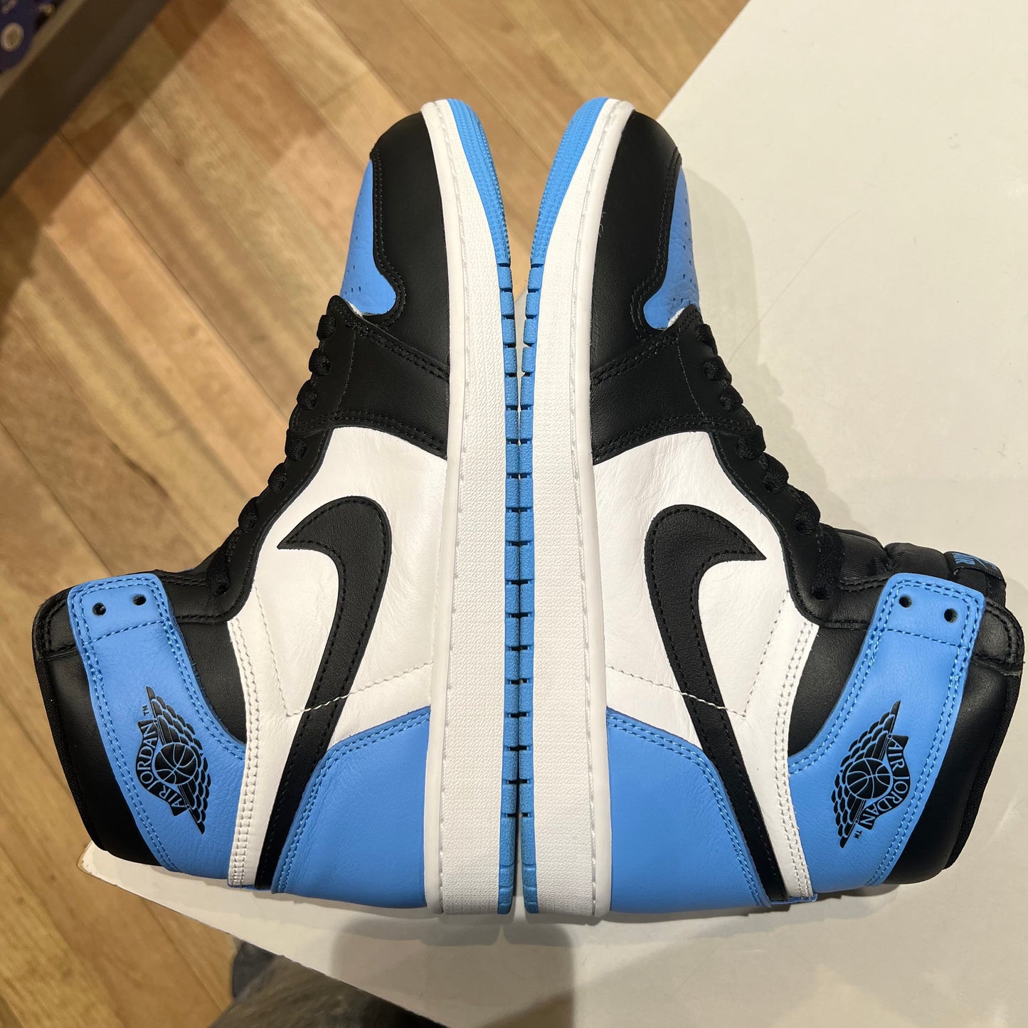 Jordan 1 Retro High OG UNC Toe Pre-owned US 11